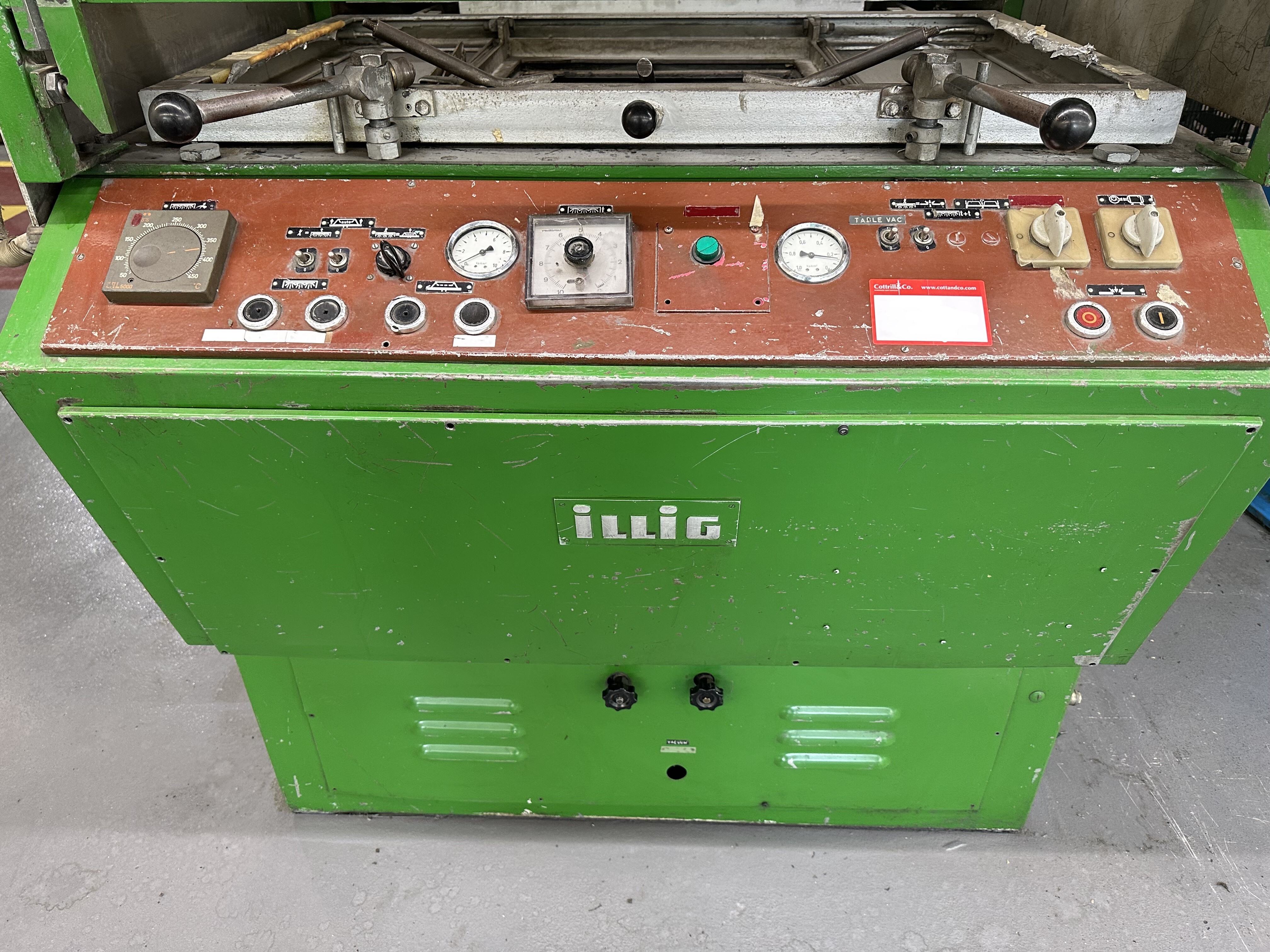 Illig UA100d Vacuum Forming Machine (1973)