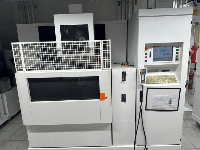 Charmilles Robofil 440-CC Wire-Cut Electro-Discharge Machine. (2002)
