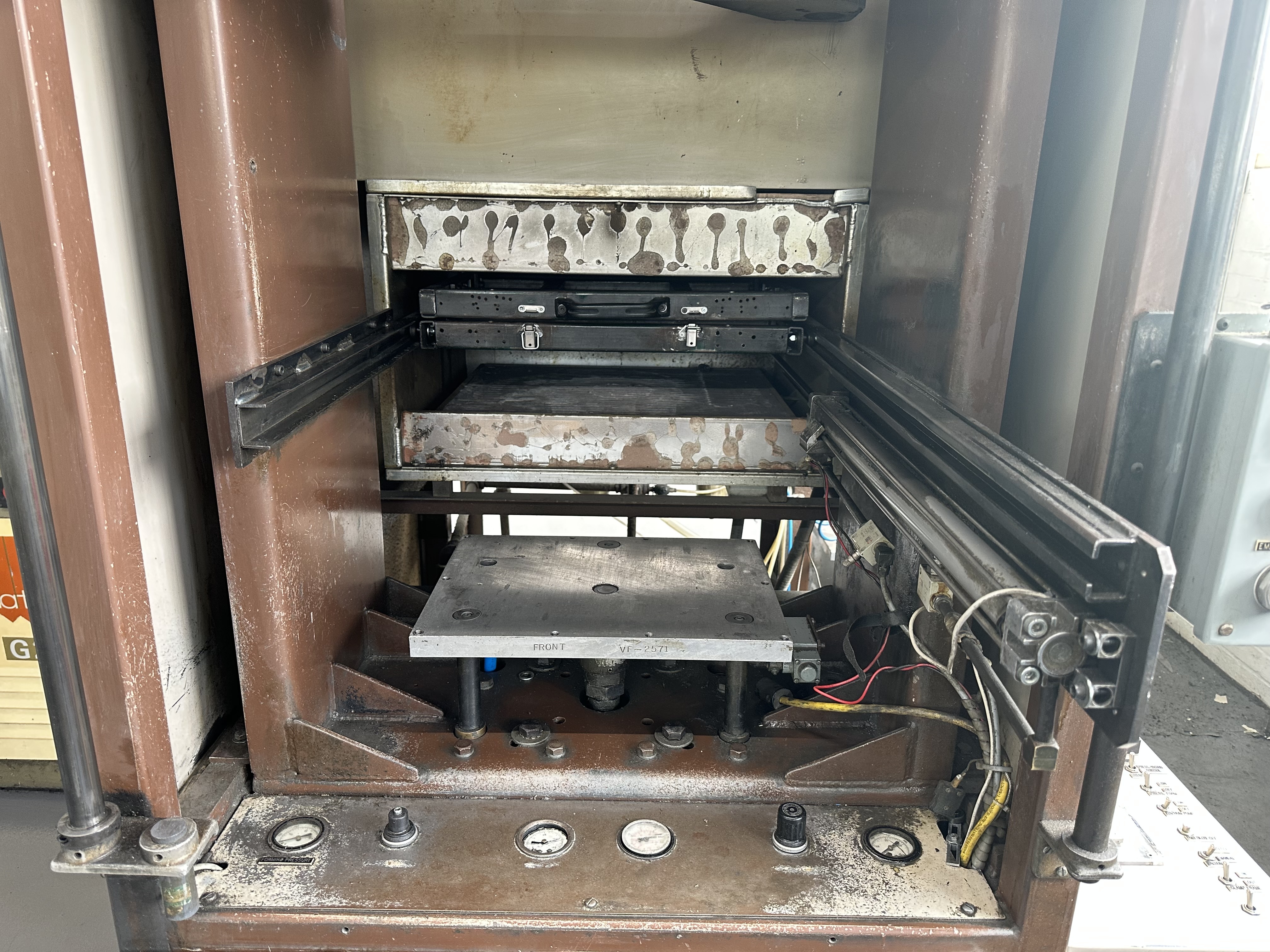  Labform 1620 Hydro-Trim Laboratory Thermoforming Machine
