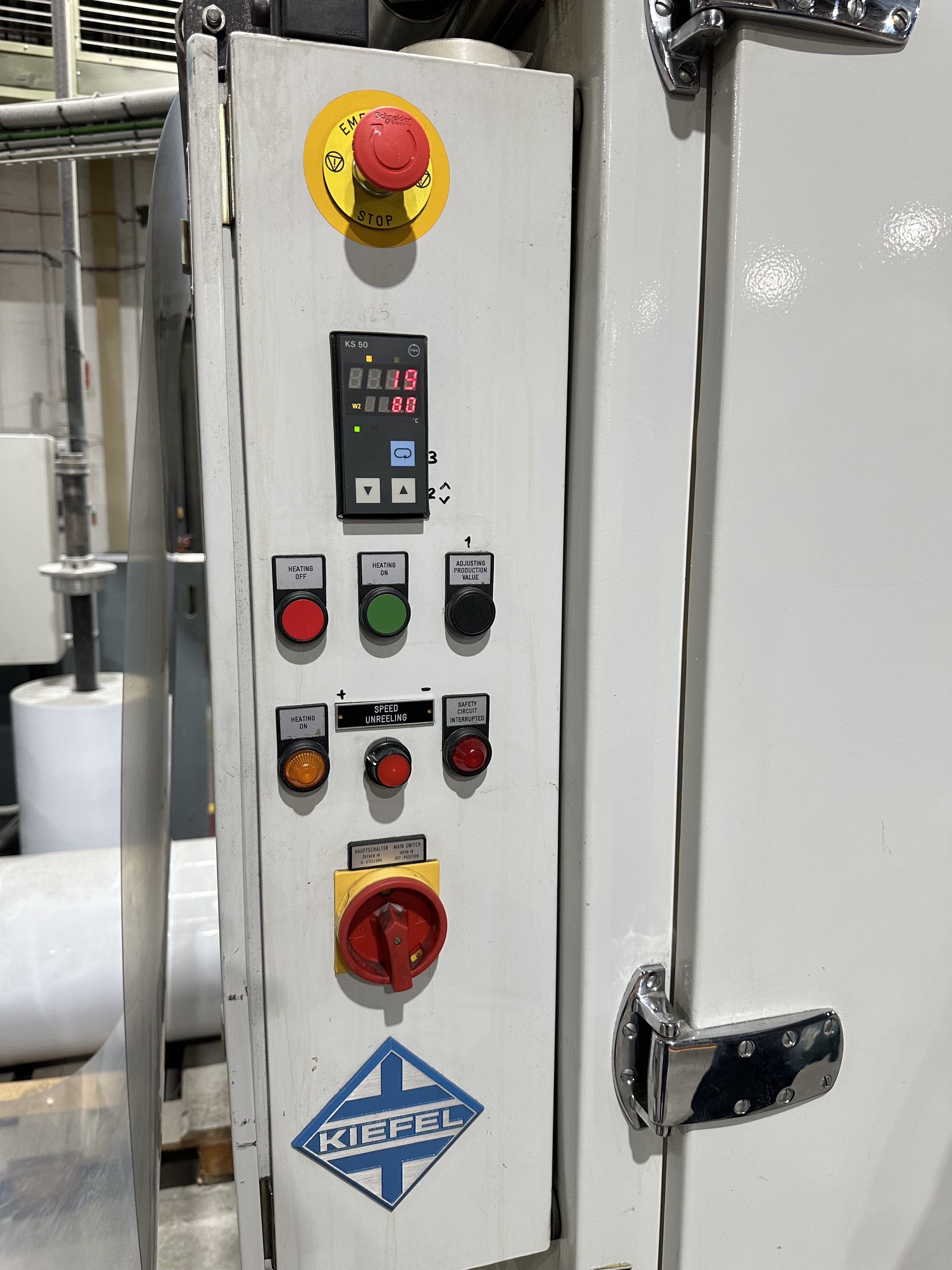 Kiefel KMD 75 BFSS Universal Automatic Roll-Fed Thermoforming Machine (2002)