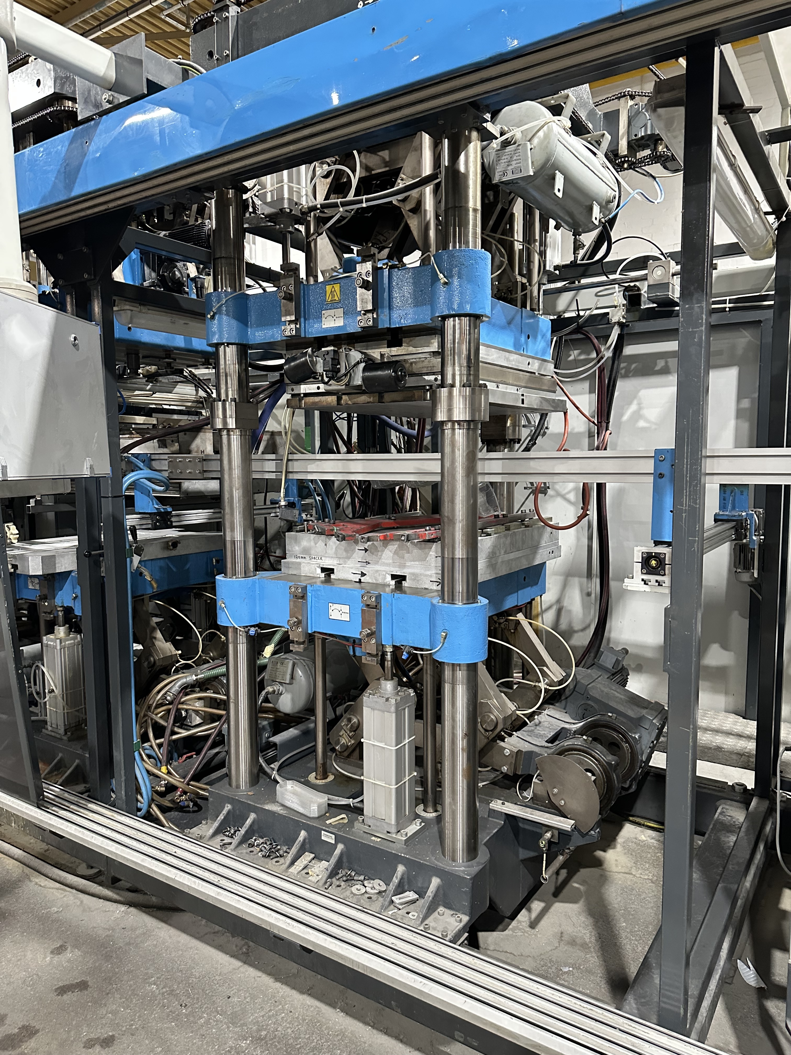 Kiefel KMD 75 BFSS Universal Automatic Roll-Fed Thermoforming Machine (2002)