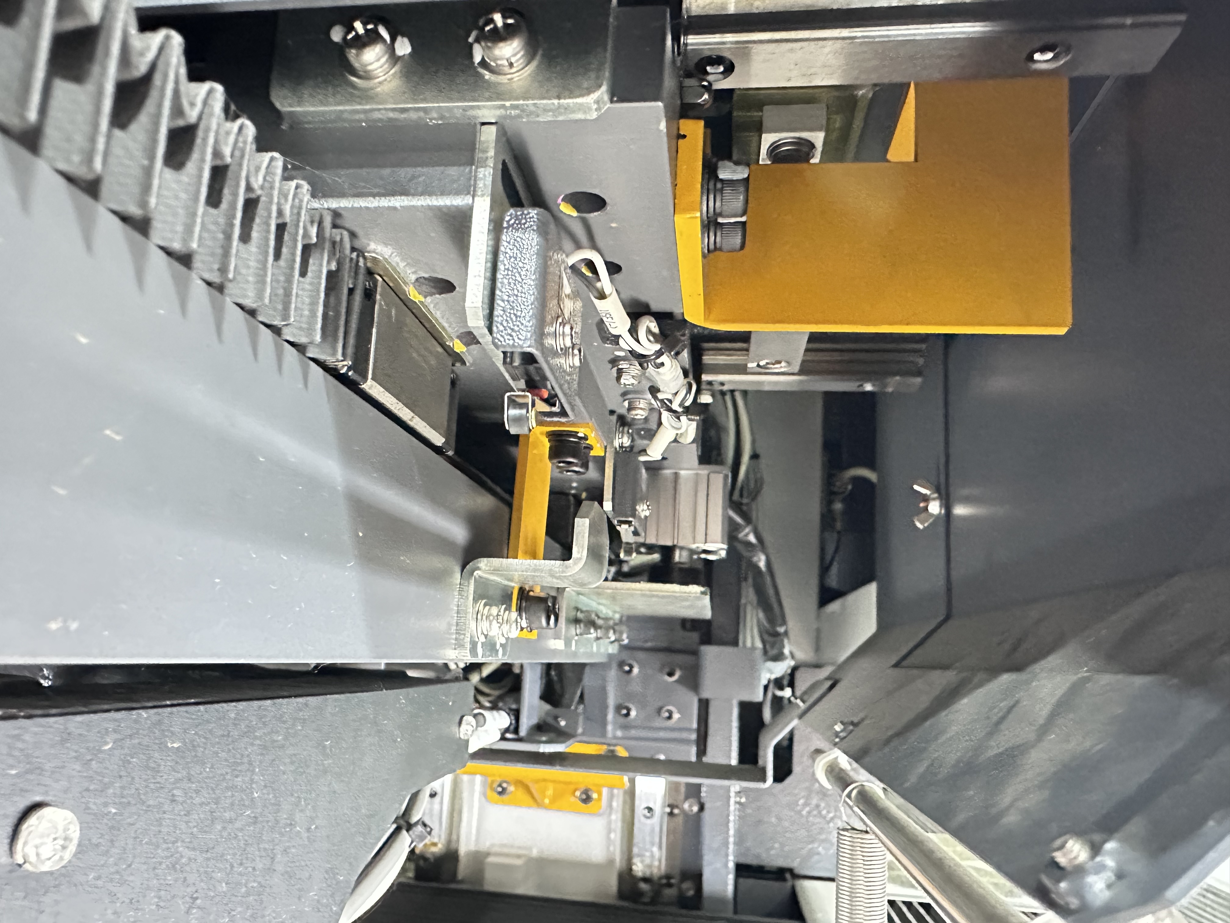 Mitsubishi MV2400R High-Precision Wire Electro-Discharge Machine. (2022)
