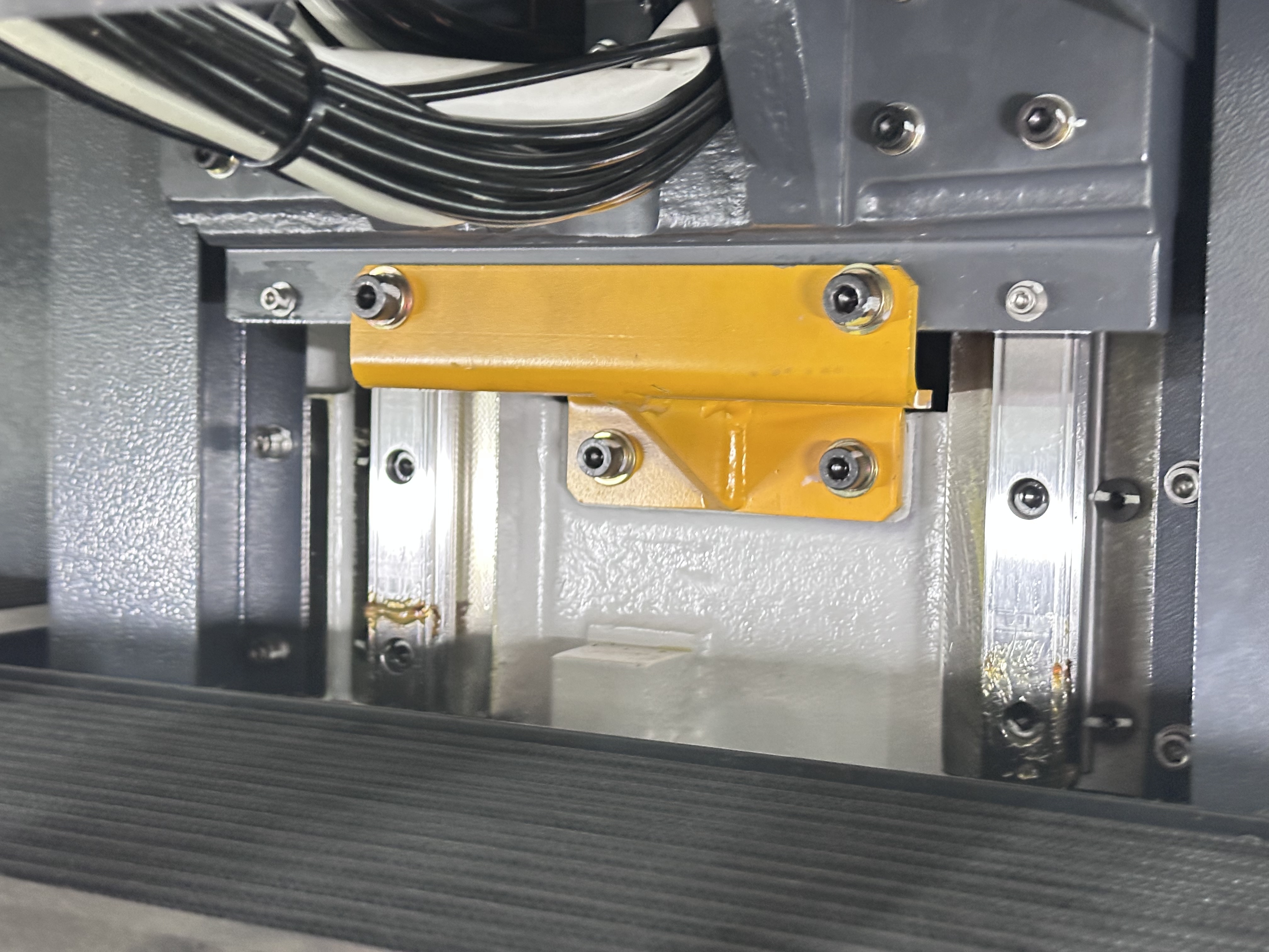 Mitsubishi MV2400R High-Precision Wire Electro-Discharge Machine. (2022)