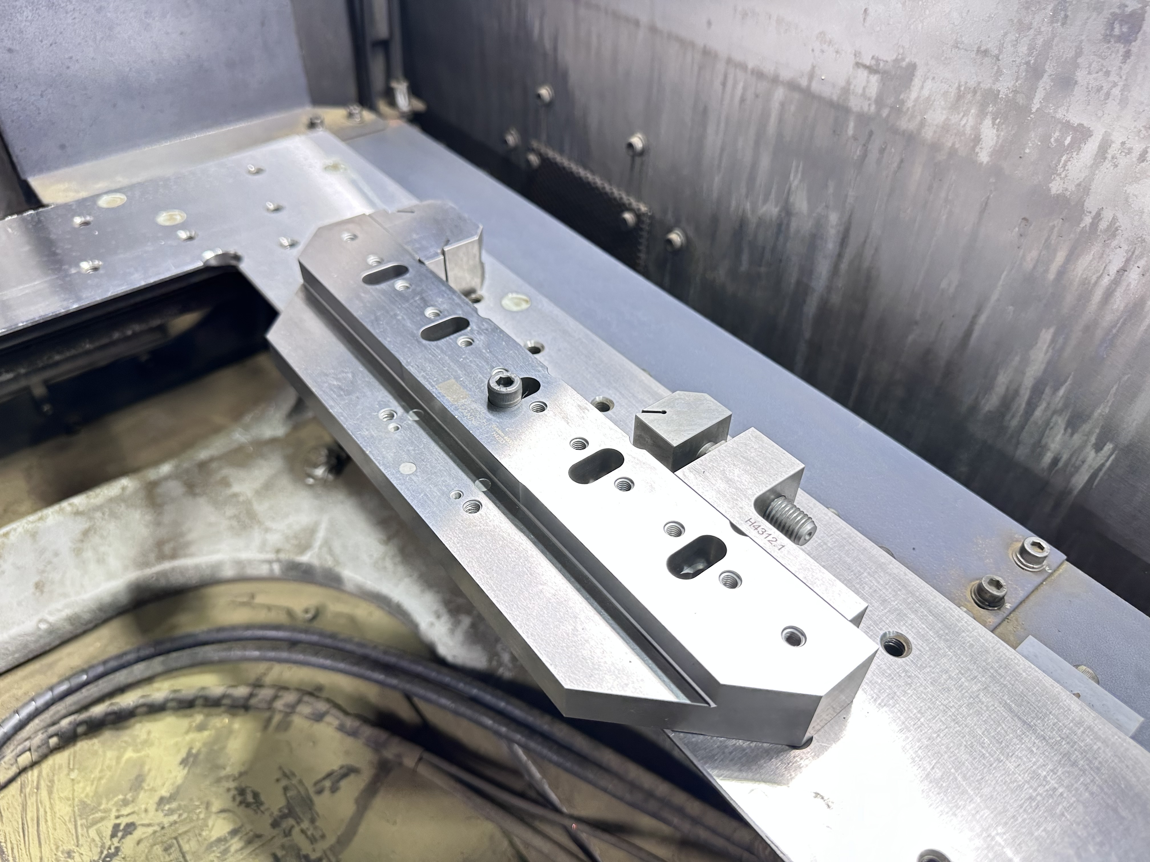 Mitsubishi MV2400R High-Precision Wire Electro-Discharge Machine. (2022)