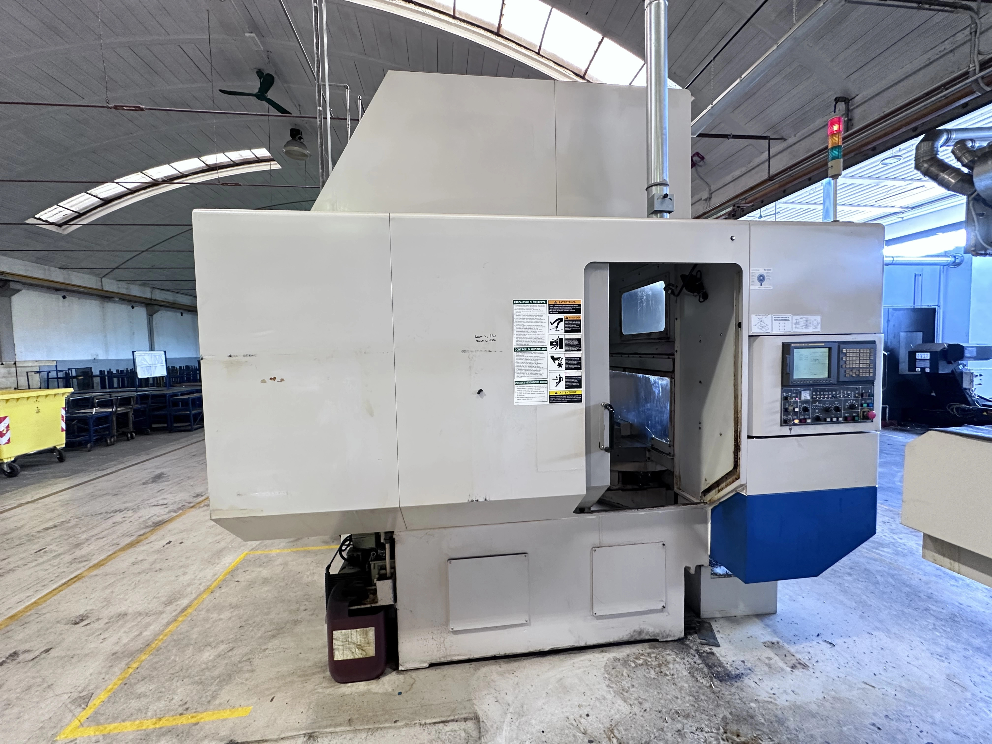 Doosan Daewoo Ace-VC500 Twin Pallet Horizontal Machining Centre with Fanuc Series 21i-MB CNC Control (2006)