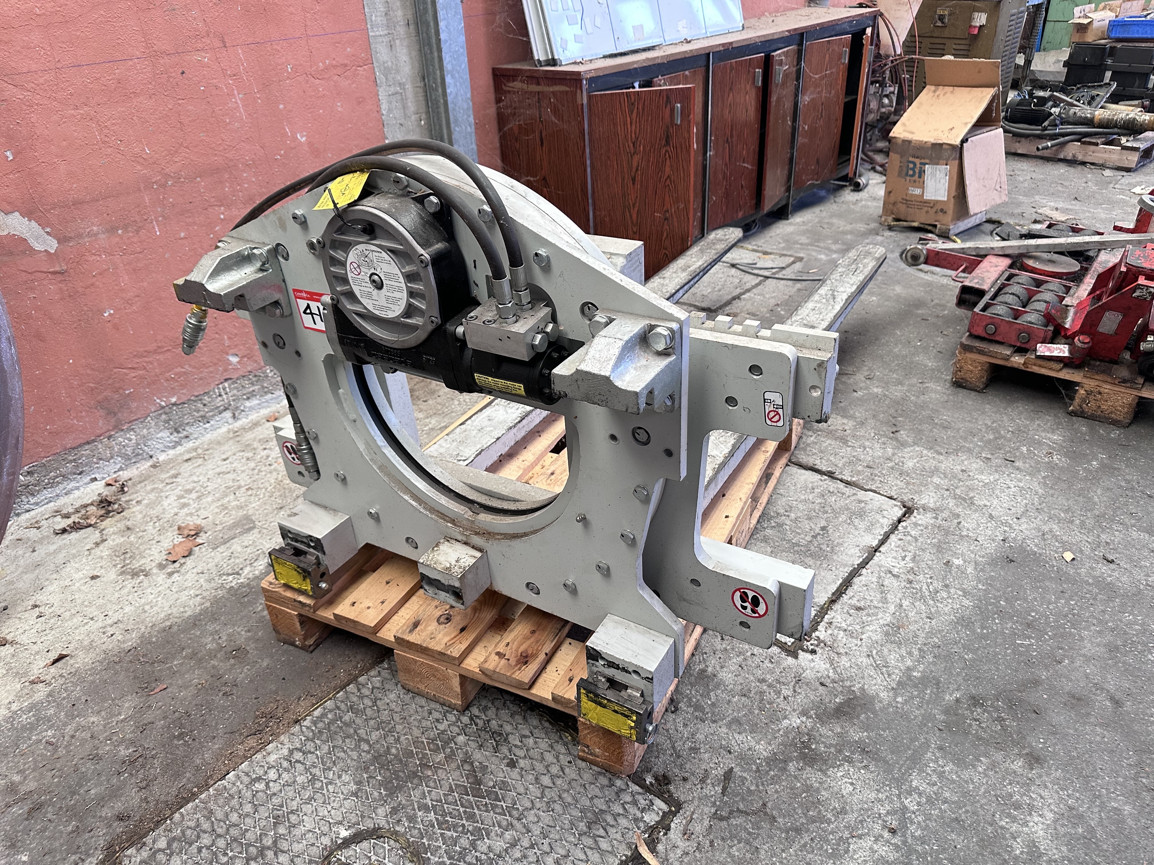 Cascade 65G-RRB-3A-77145RO Fork Rotator Attachment