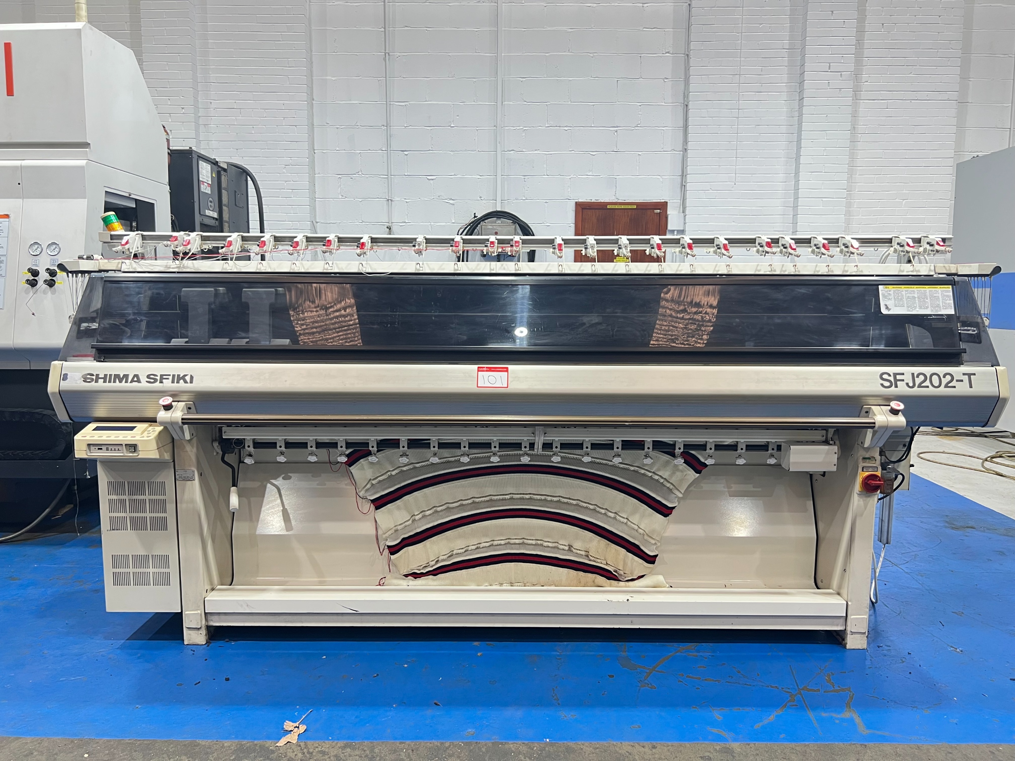 Shima Seiki SFJ 202-T Flat Bed Knitting Machine
