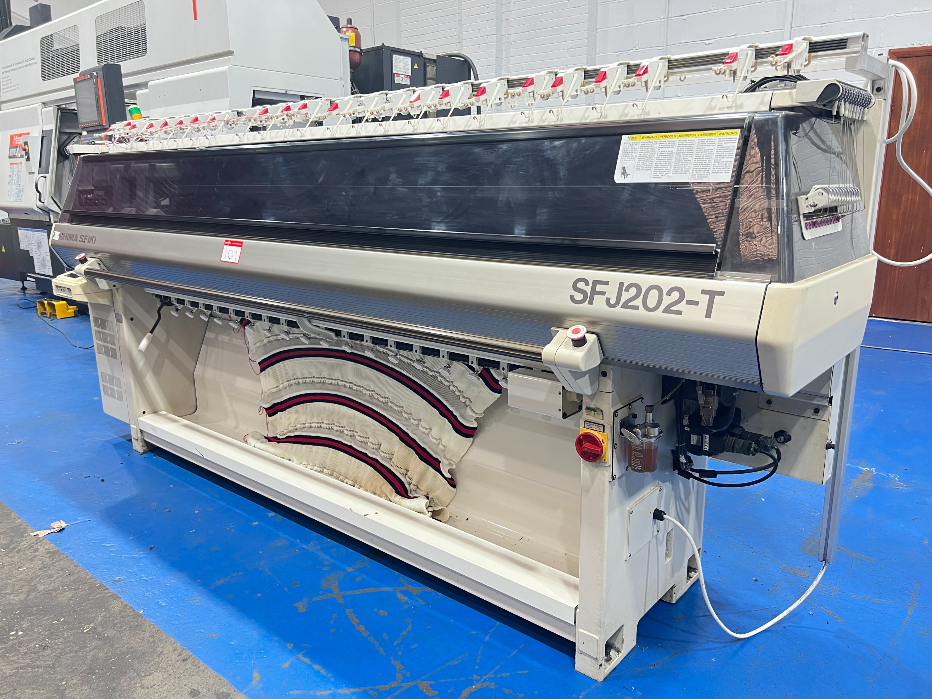 Shima Seiki SFJ 202-T Flat Bed Knitting Machine