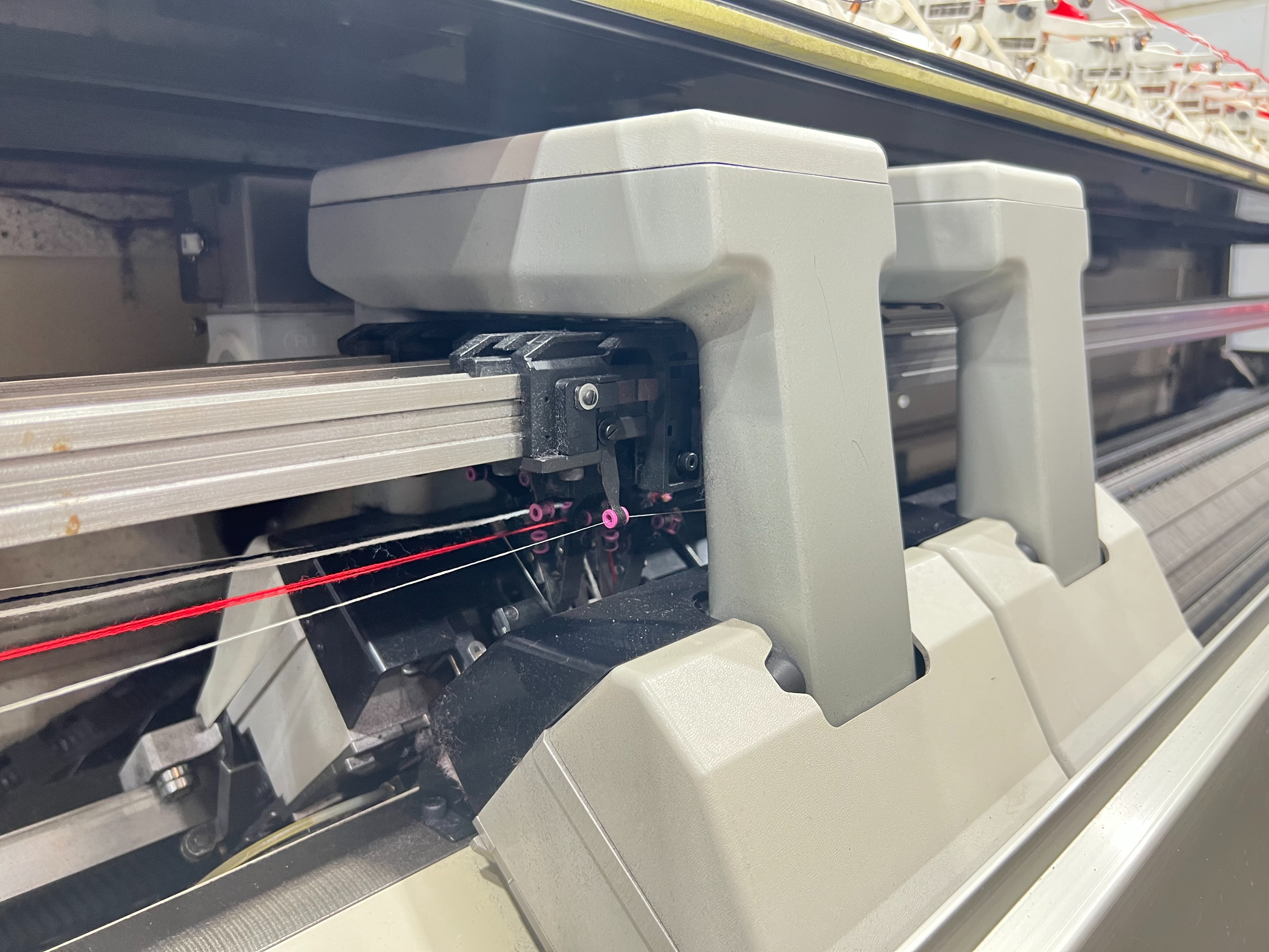 Shima Seiki SFJ 202-T Flat Bed Knitting Machine