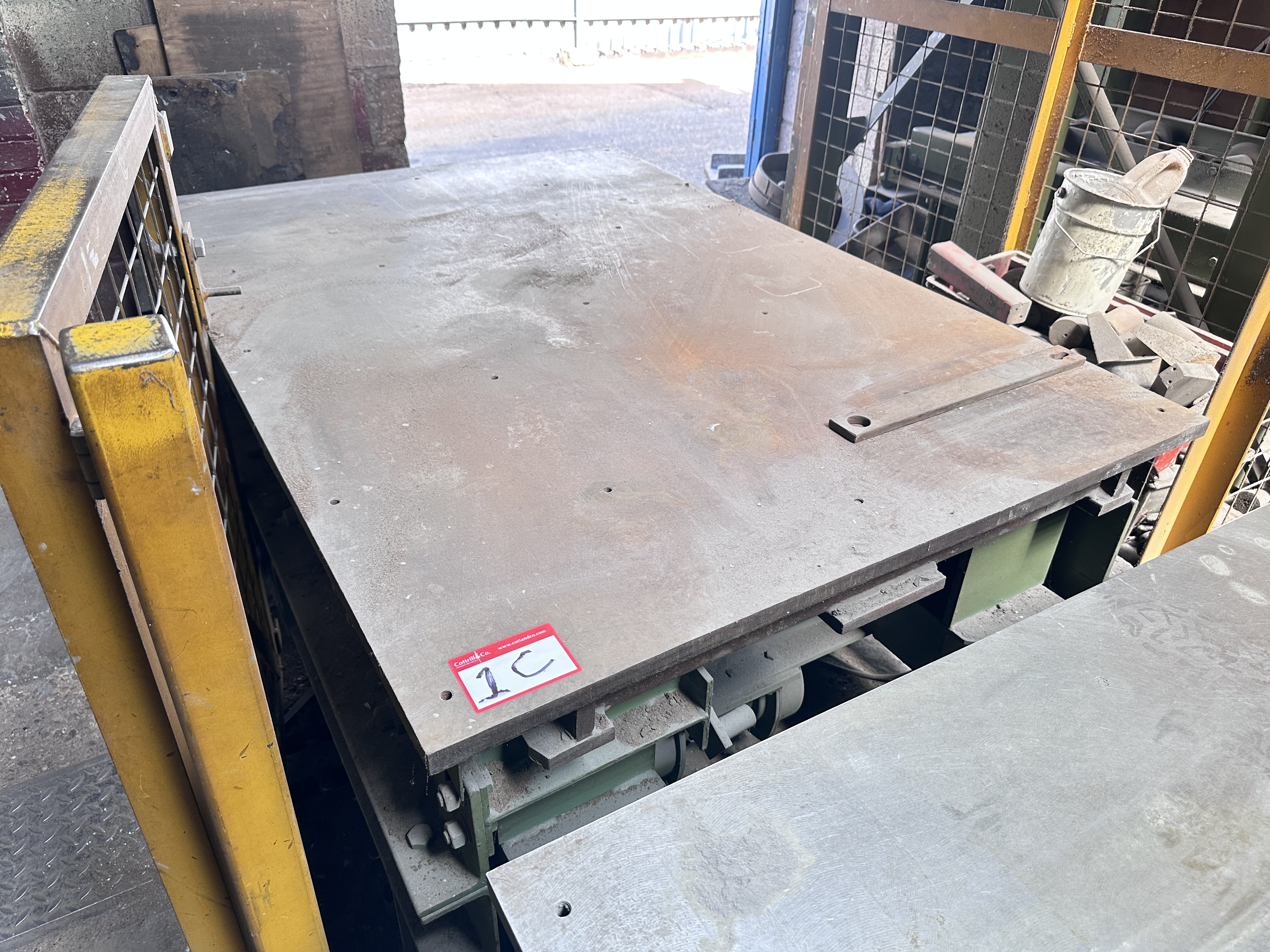 Sand Box Vibratory Table