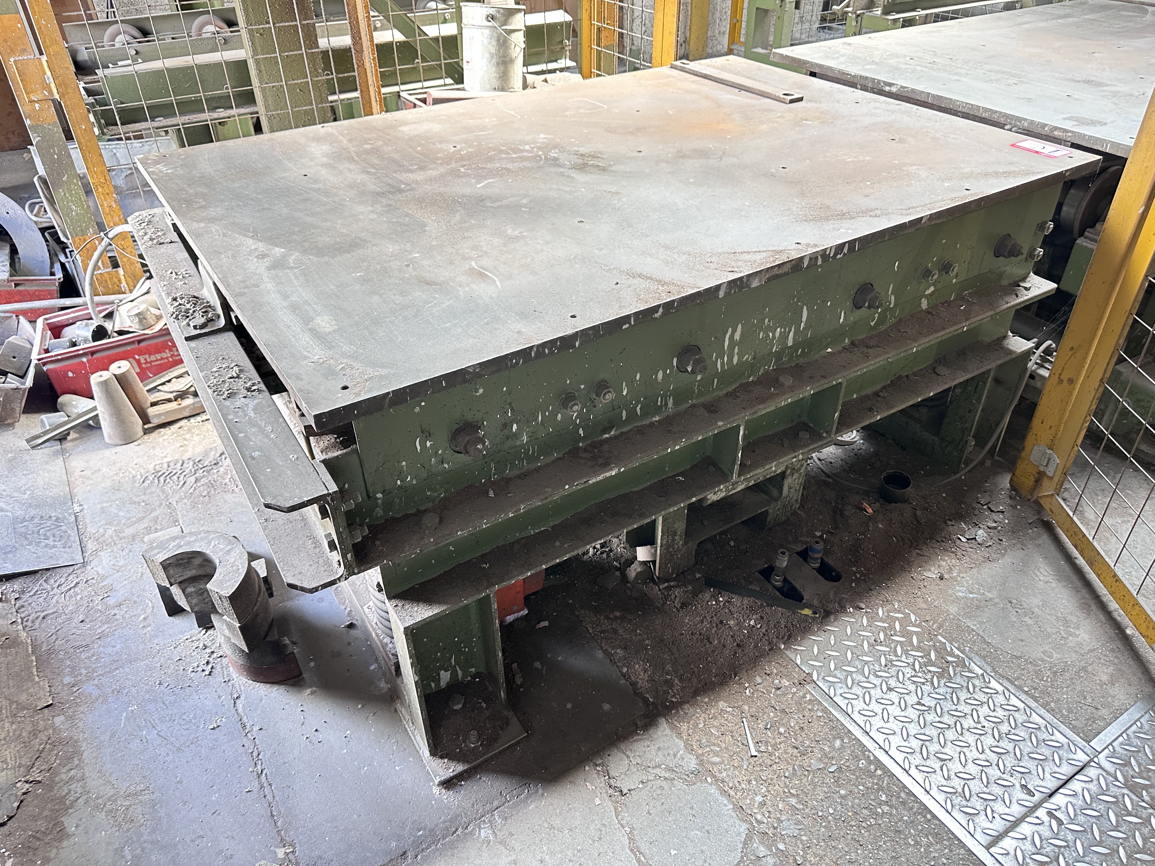 Sand Box Vibratory Table