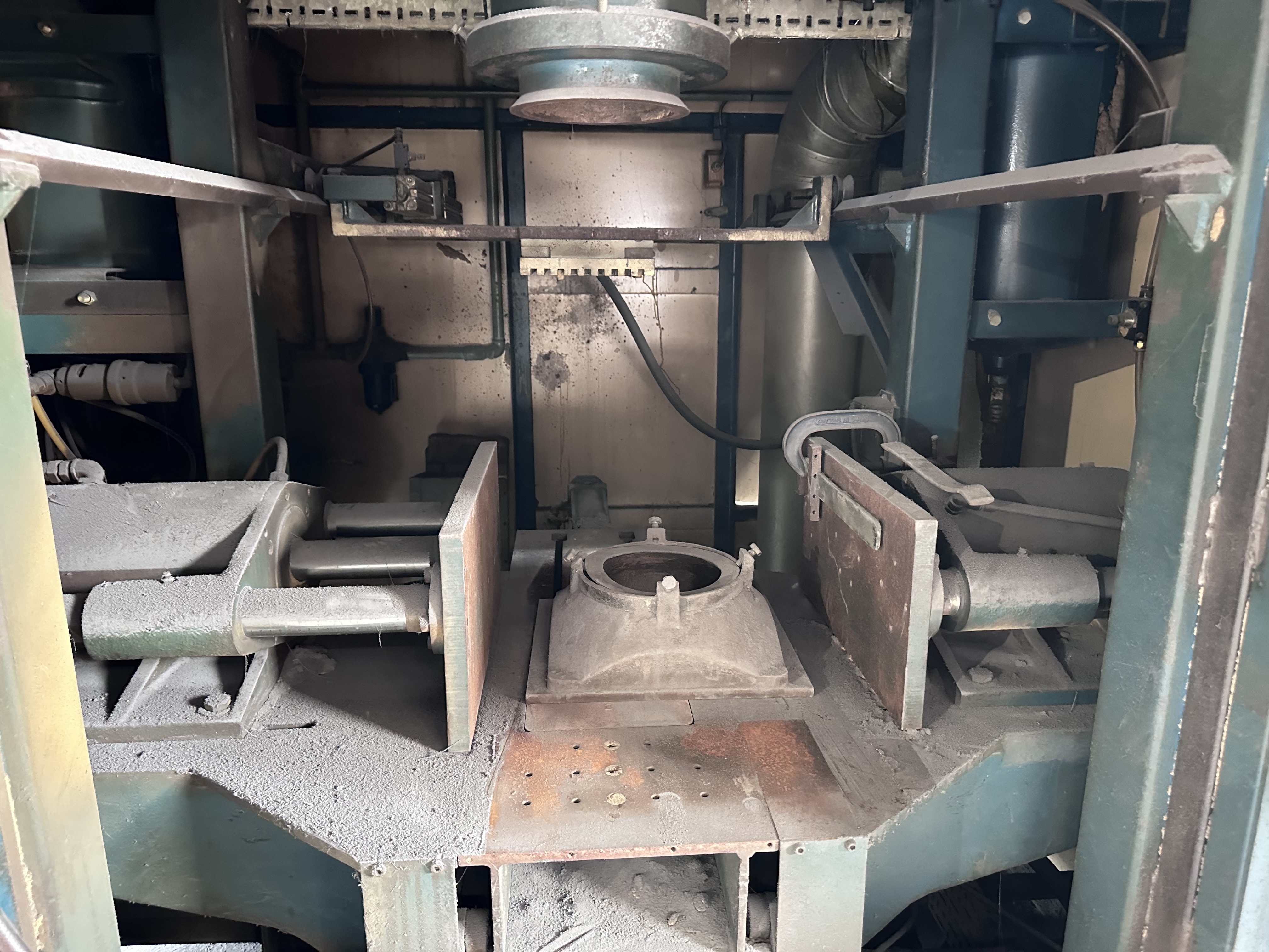 Guest Foundary Machines, Cold Box Core Making Machine