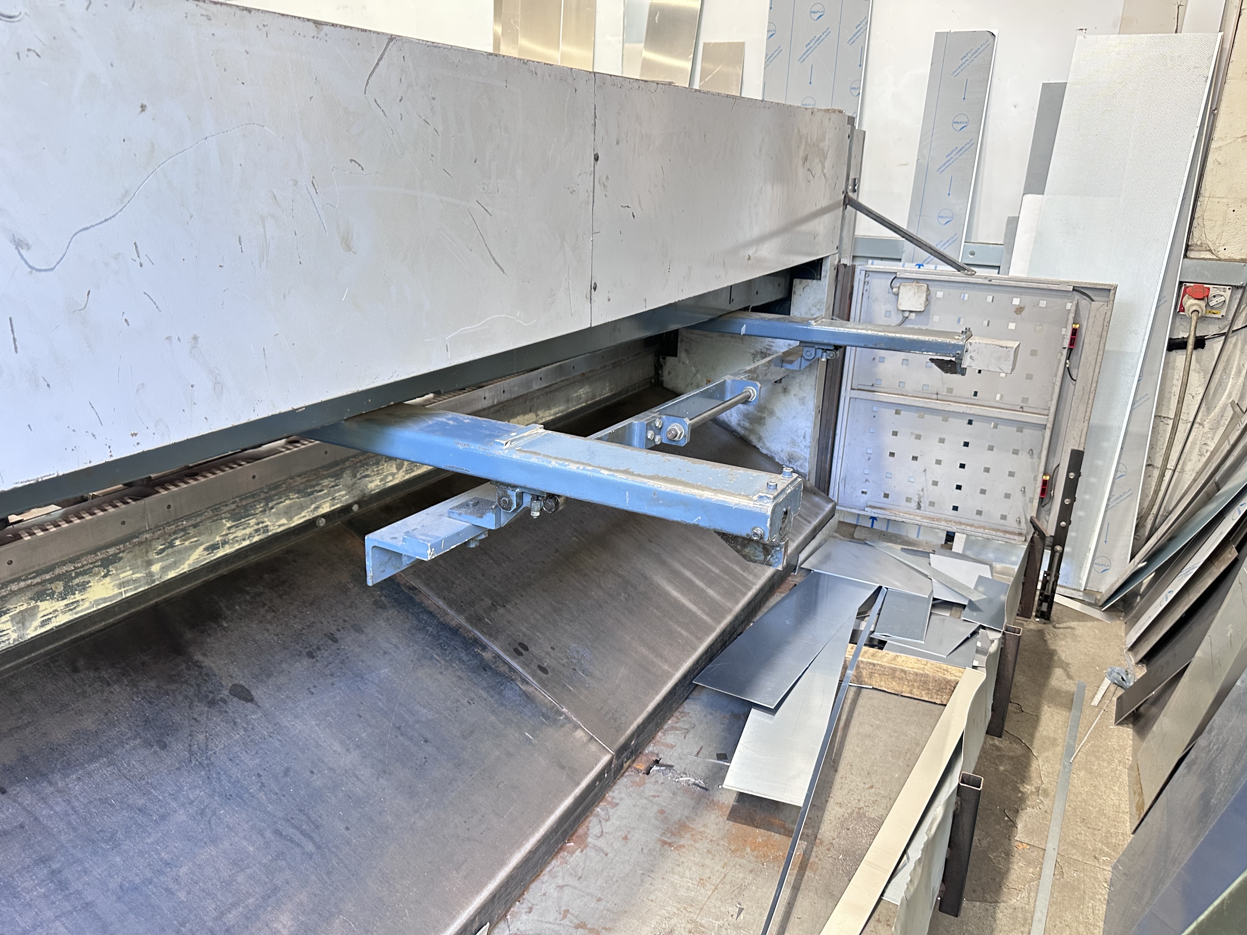 Axe & Status ES 3006 Hydraulic Guillotine (2006)