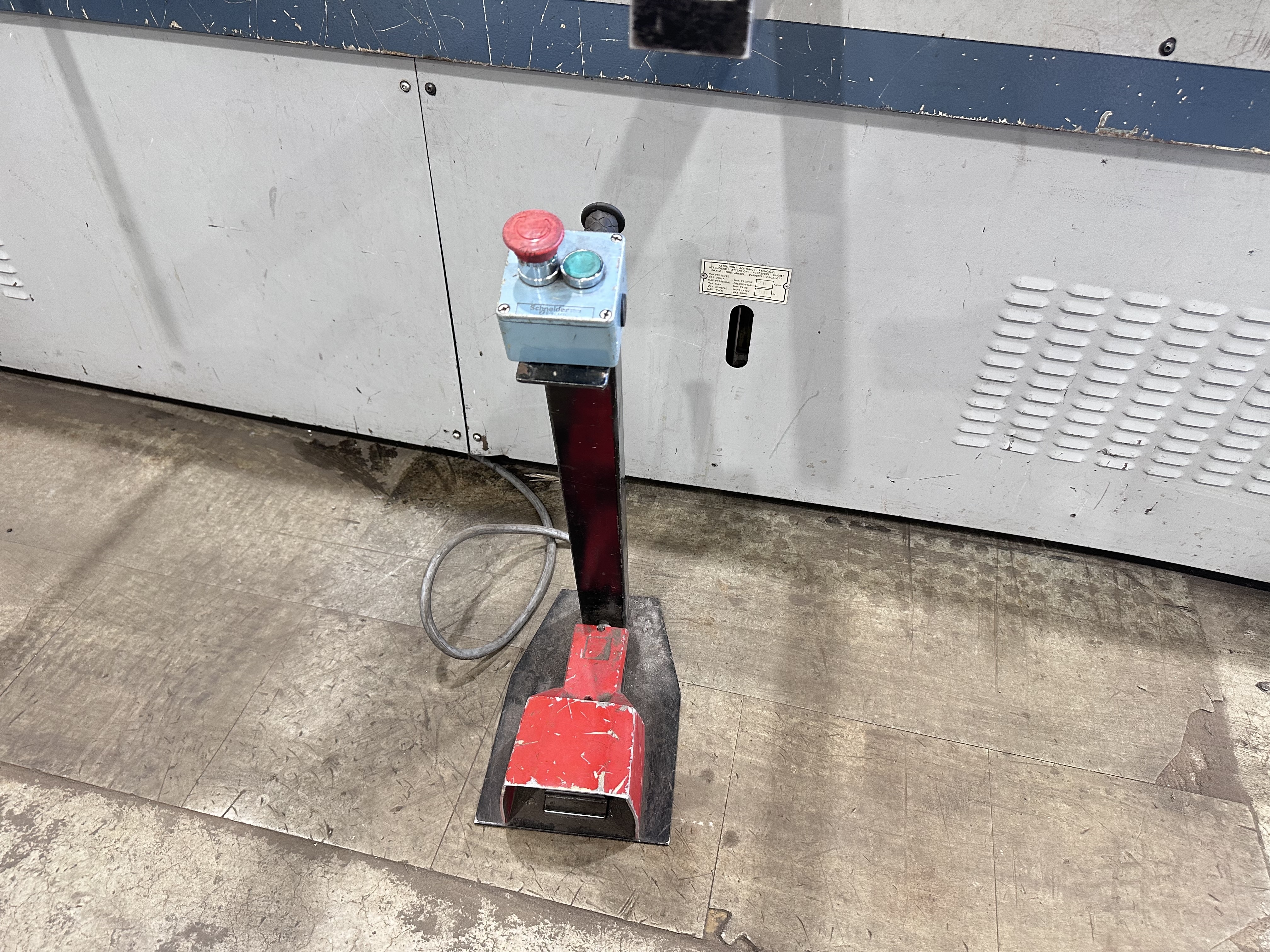 Axe & Status ES 3006 Hydraulic Guillotine (2006)