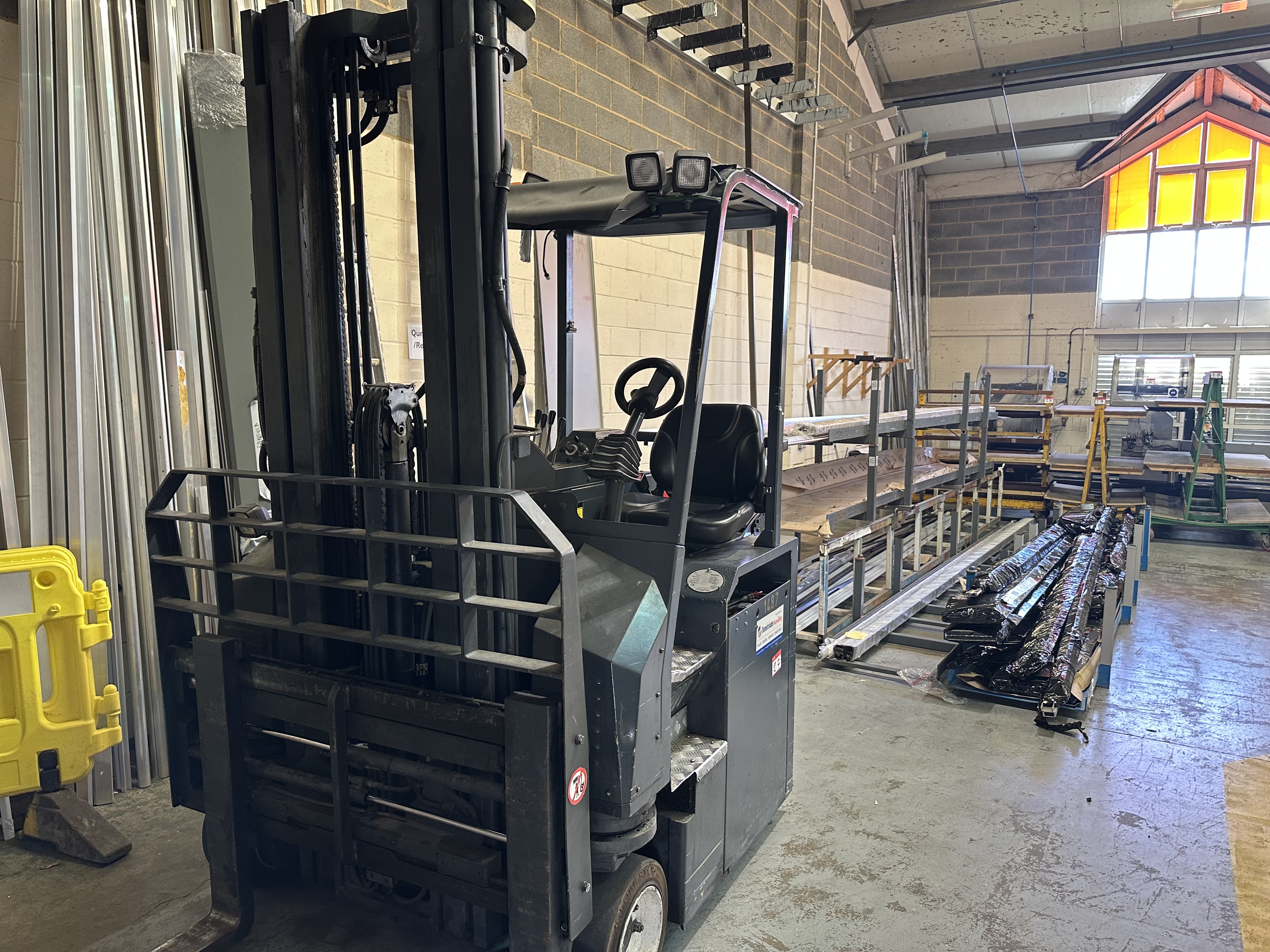 CombiLift Front and Side Loader Electric Fork Lift Truck, Model CBE 2500 (2019)