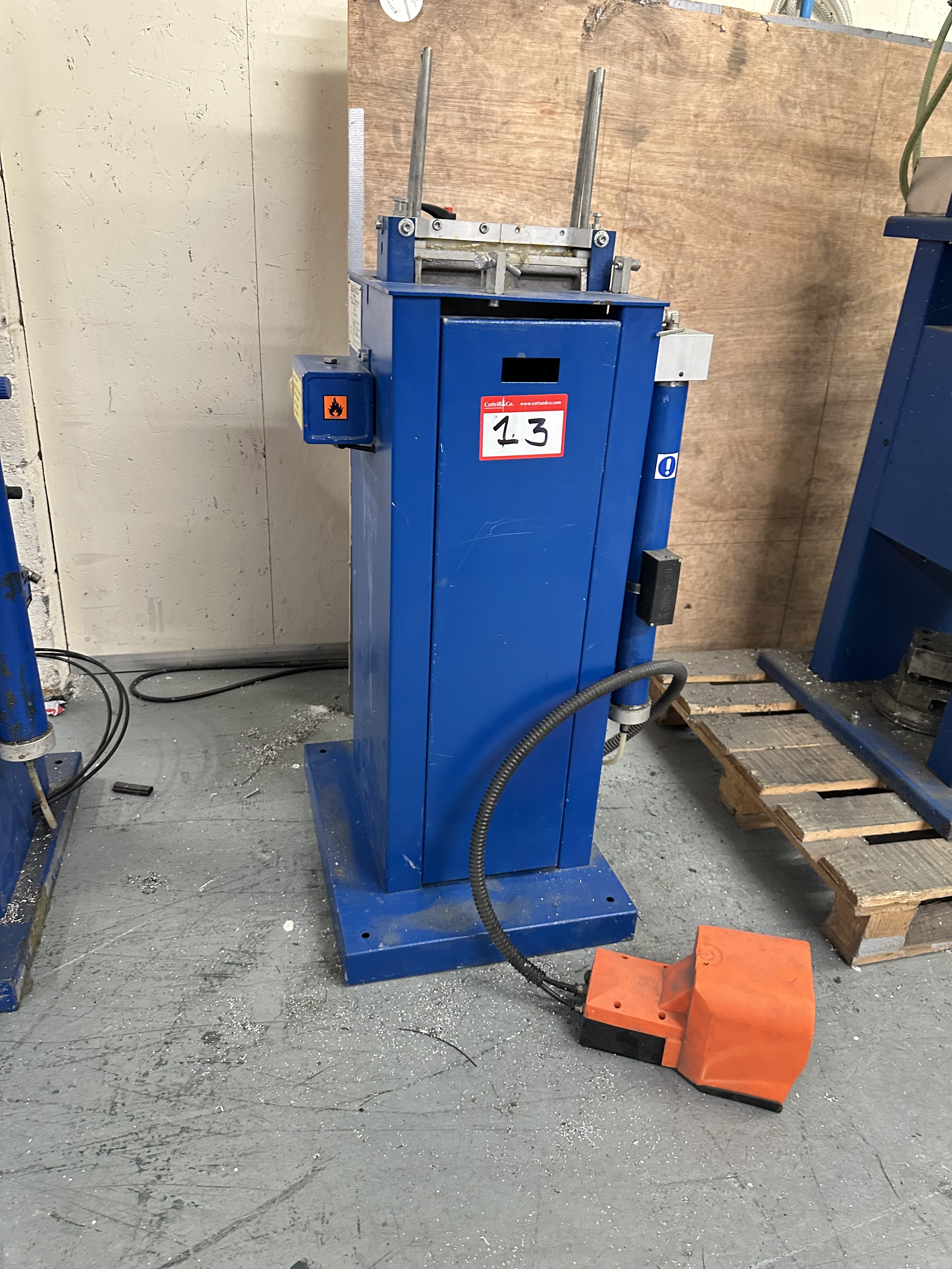 Schuco PGA (282 020) Pneumatic Press. (2010)