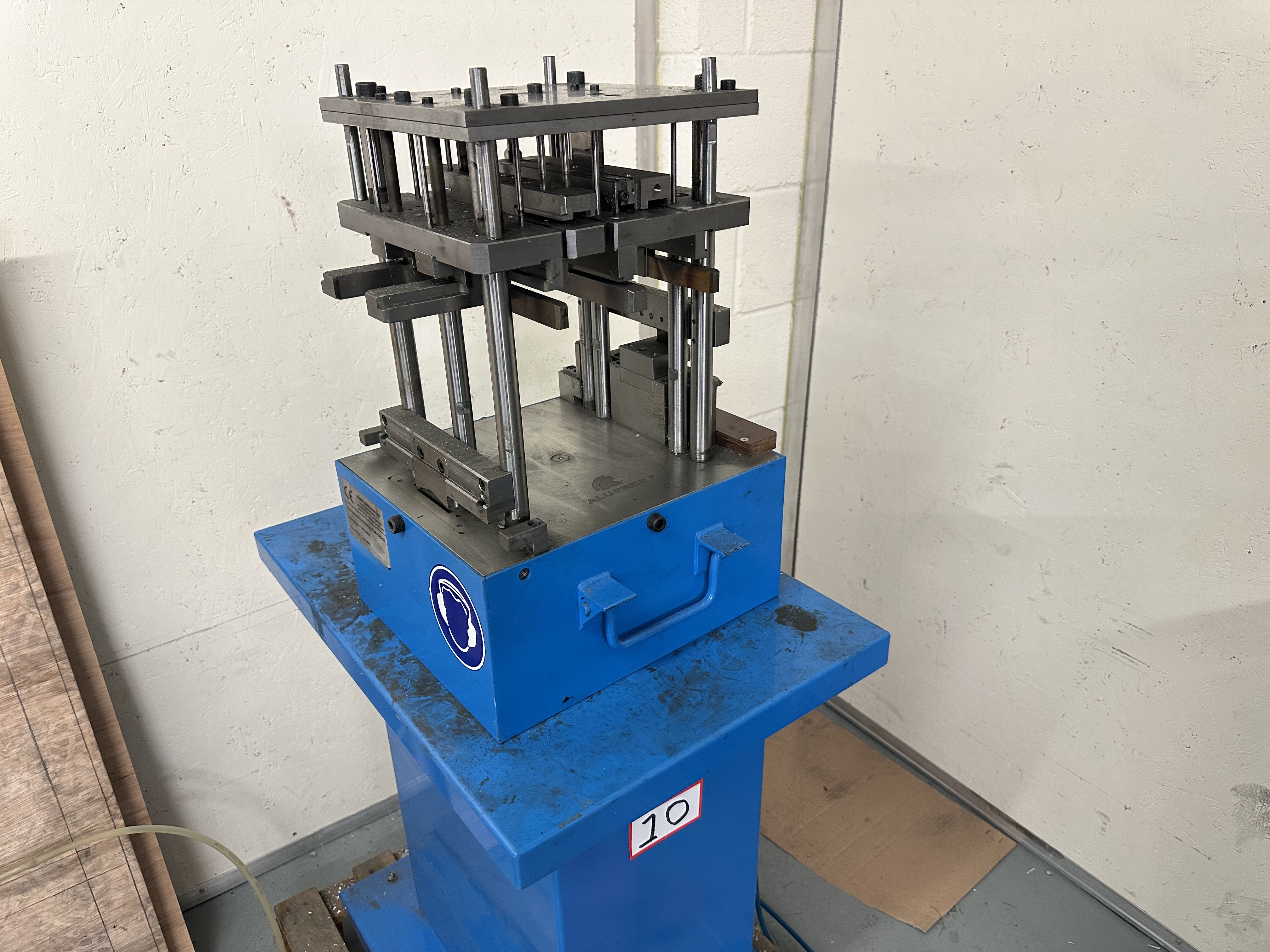 Romb TIK-616 - 01 Pneumatic Press. (2018)