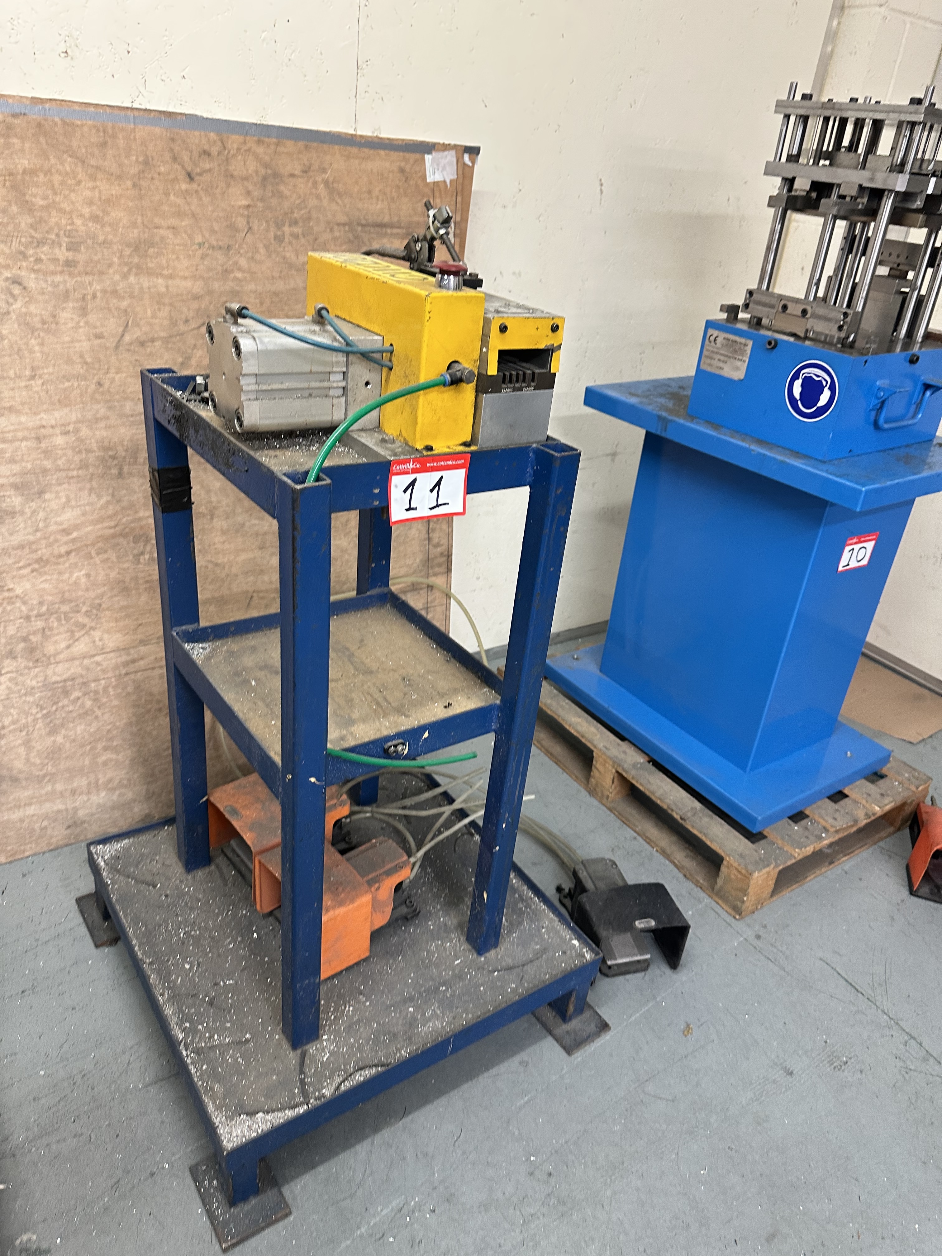 Schuco 299 908 Pneumatic Press. (2000)