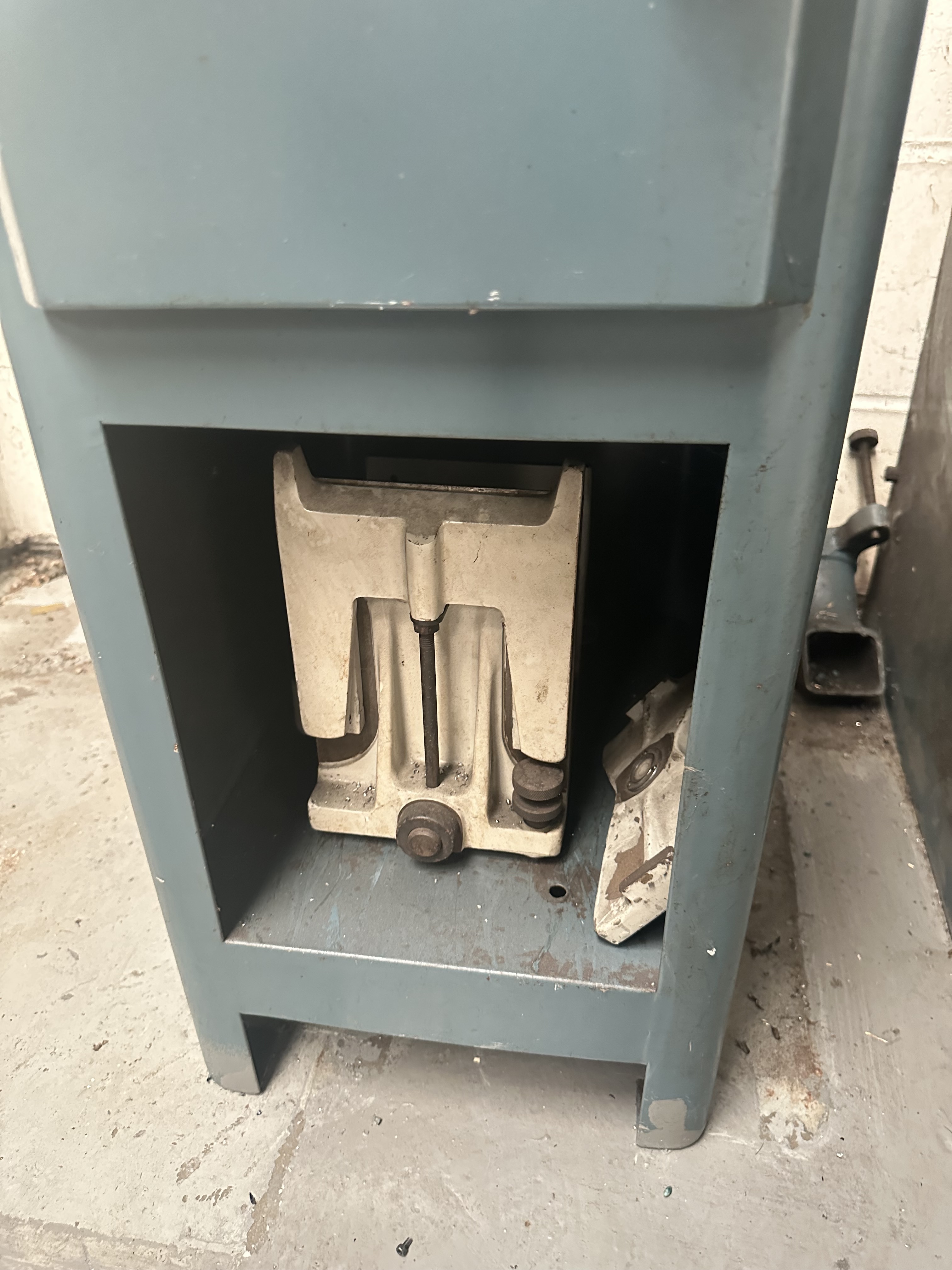 Jones & Shipman Wheel Balance Cabinet & Balancers