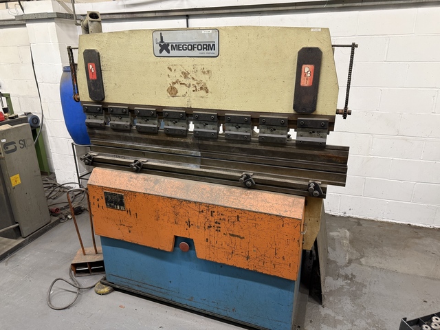 Megaform Upstroking Press Brake, NC 301 DRO