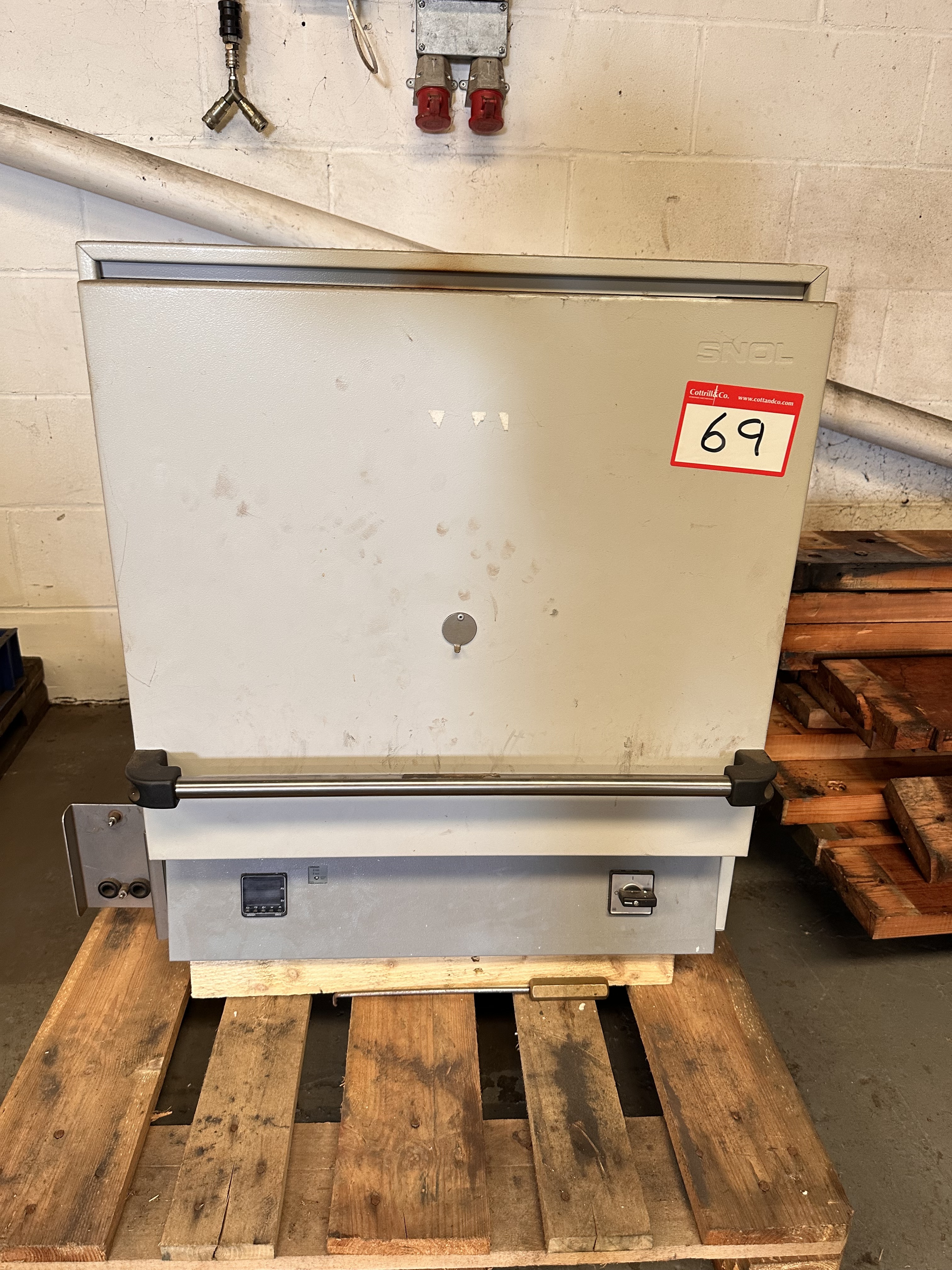 SNOL 39/1100 Electric Heat Treatment Furnace