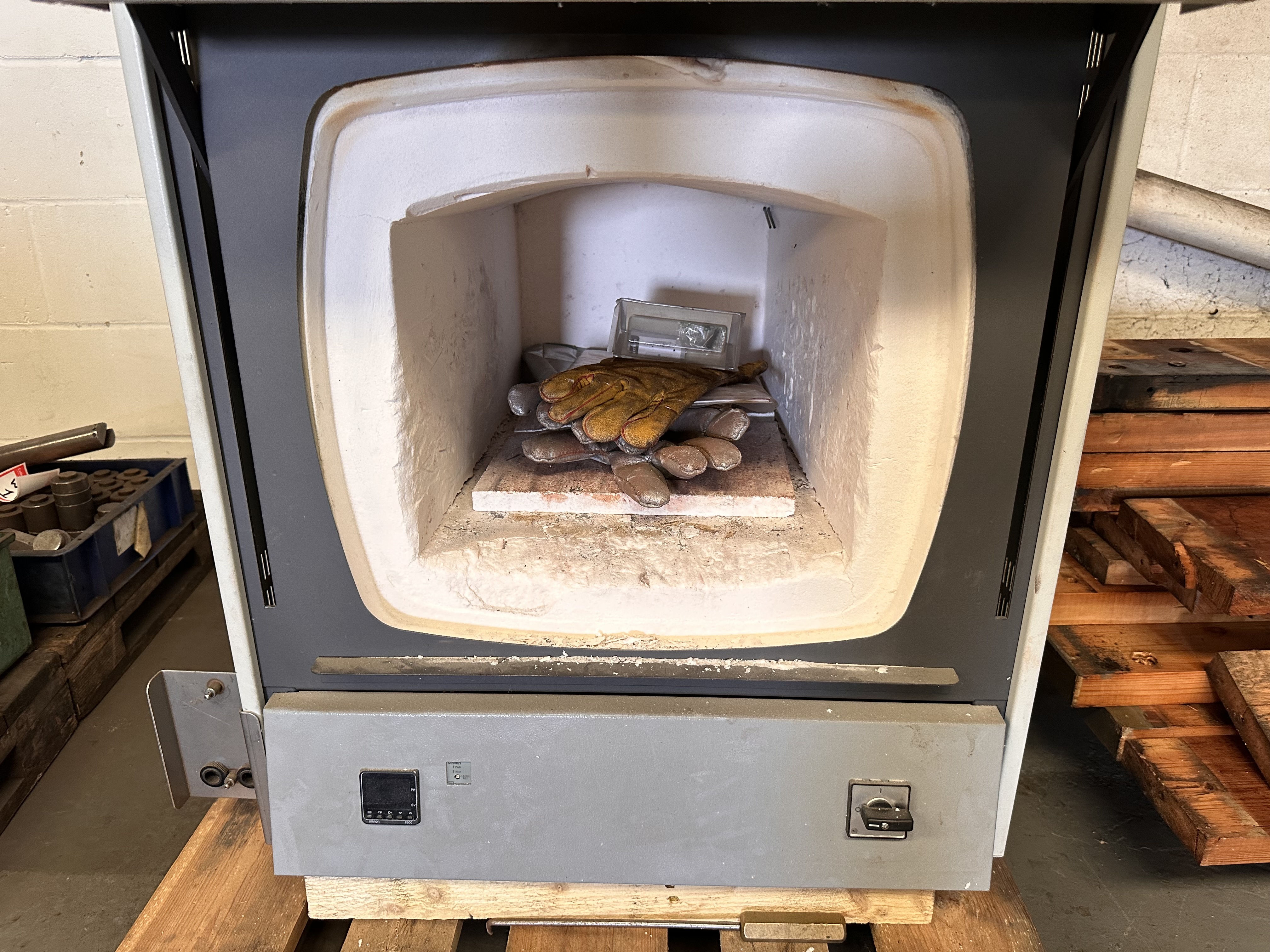 SNOL 39/1100 Electric Heat Treatment Furnace