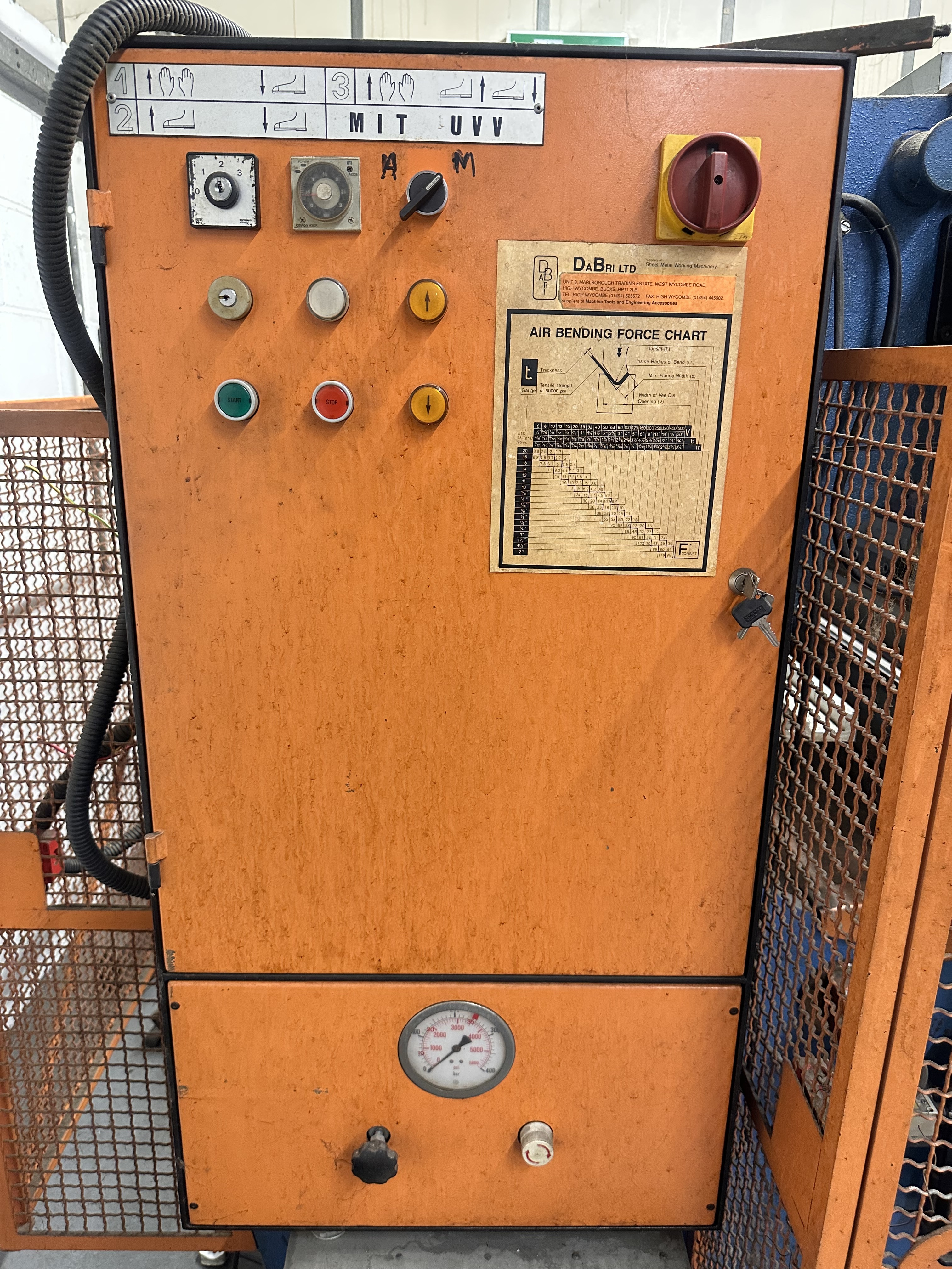 Hurco Megoform Hydraulic Press Brake with Autobend 7 Control