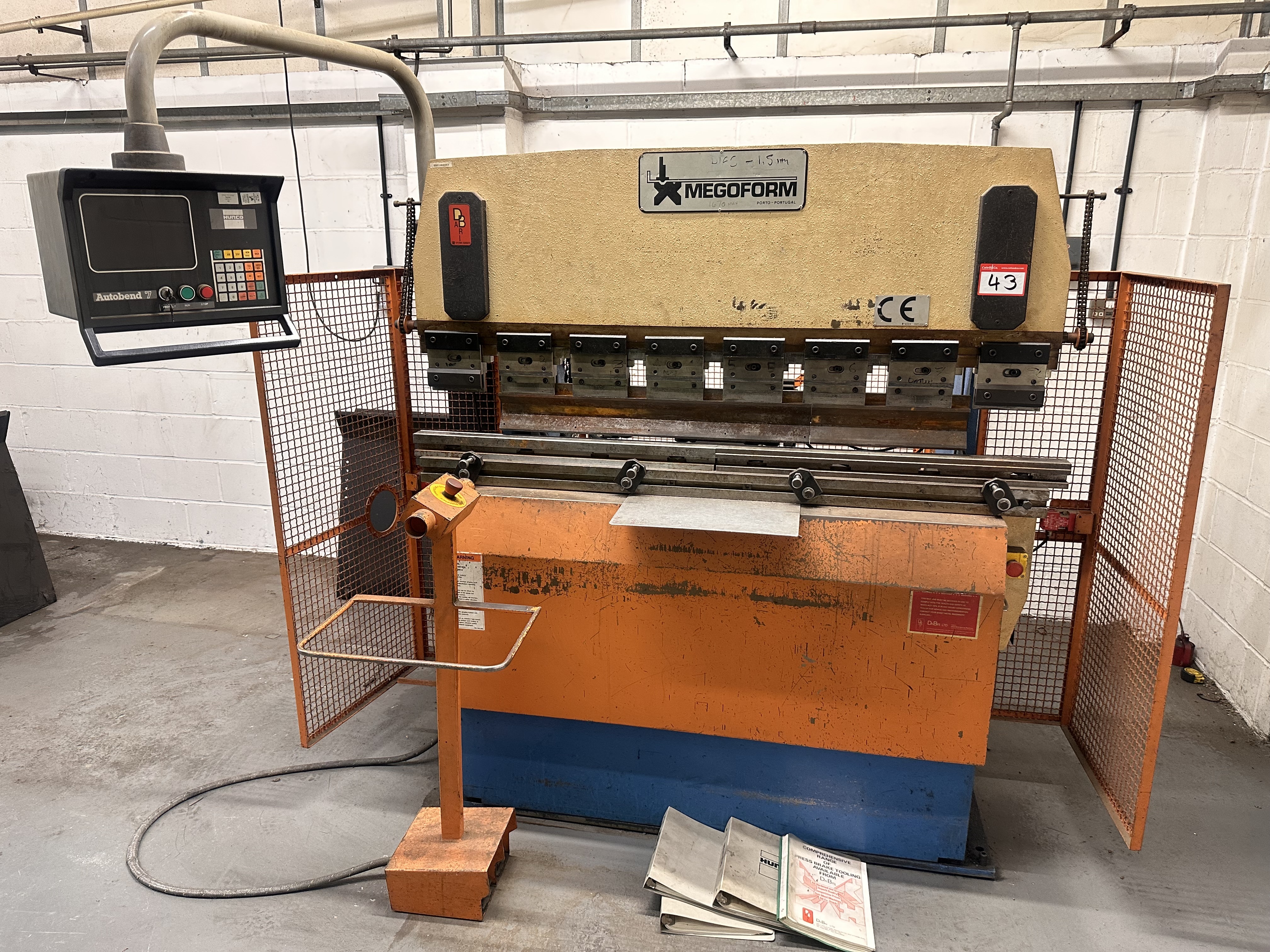 Hurco Megoform Hydraulic Press Brake with Autobend 7 Control