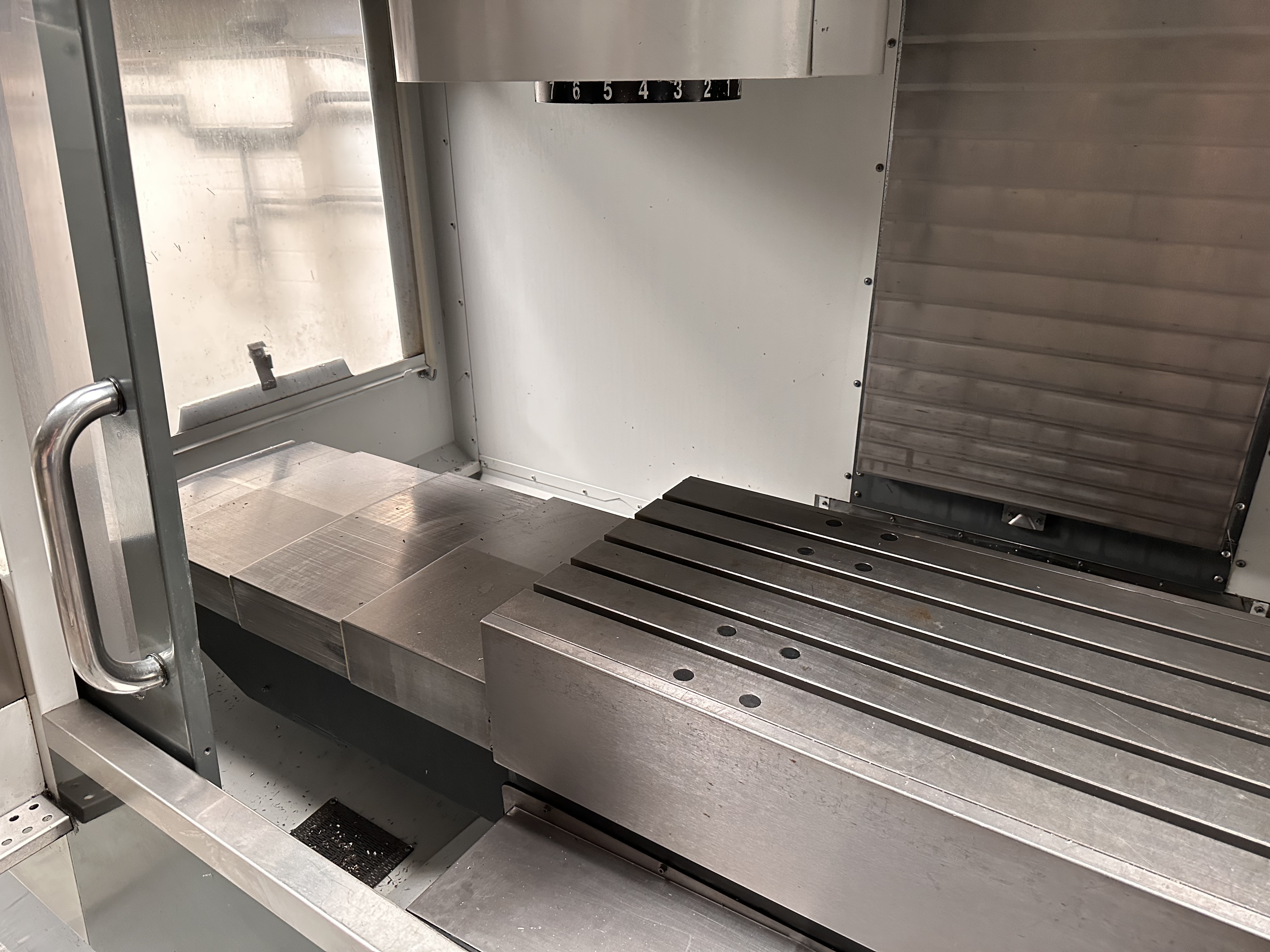 Haas VF3 CNC Vertical Machining Centre with Haas Control. (11/2010)