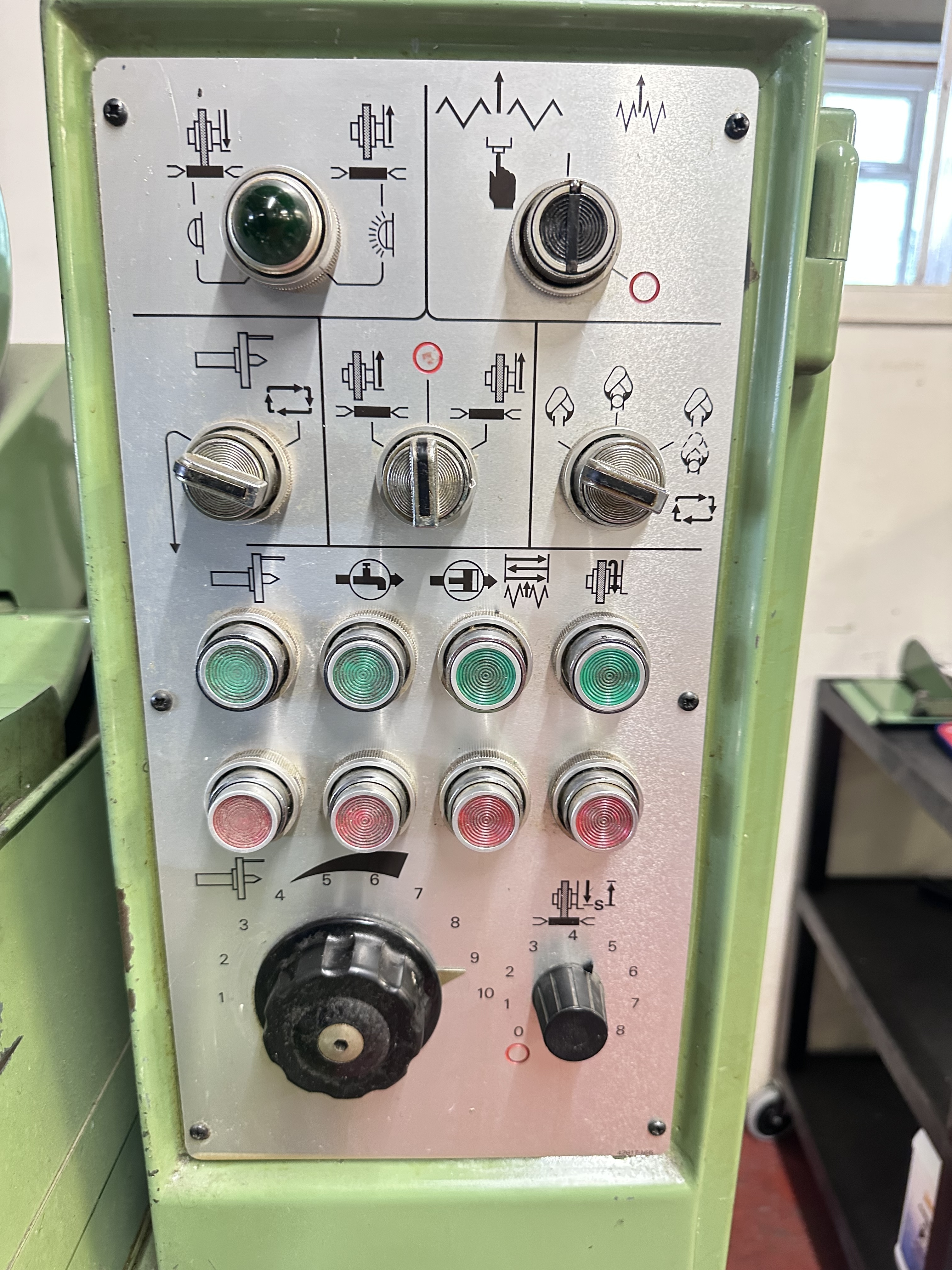 Jones & Shipman 1070M Cylindrical Grinder