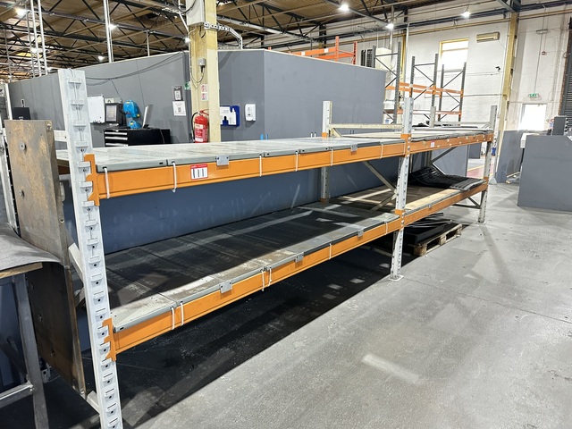 Racking / Shelving, Size 1650 x 900mm Uprights, Crossbeams 2700mm with Metal Inserts