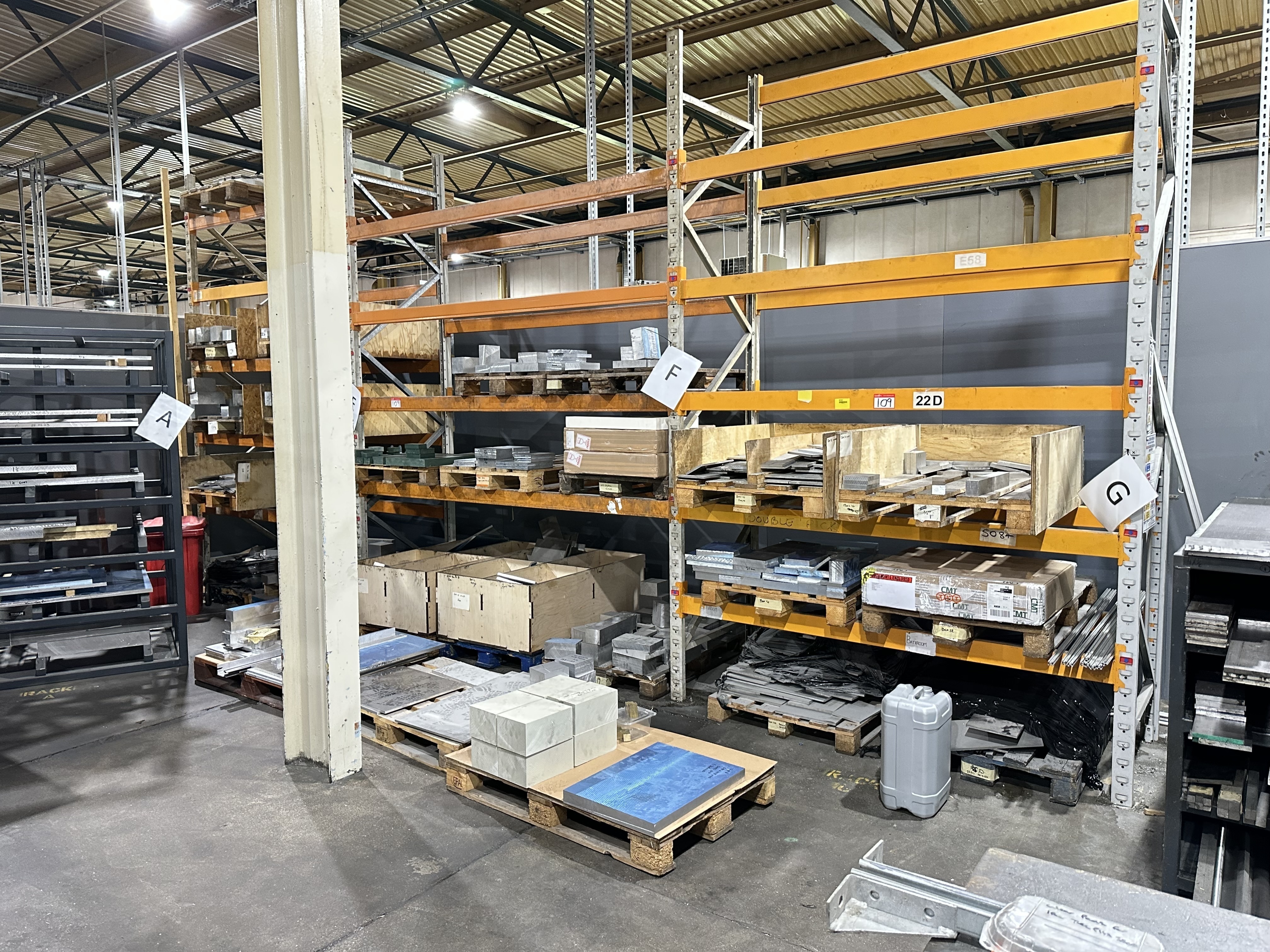 8 x Uprights 3600 x 900mm, 40 Crossbeams 2100mm Long
