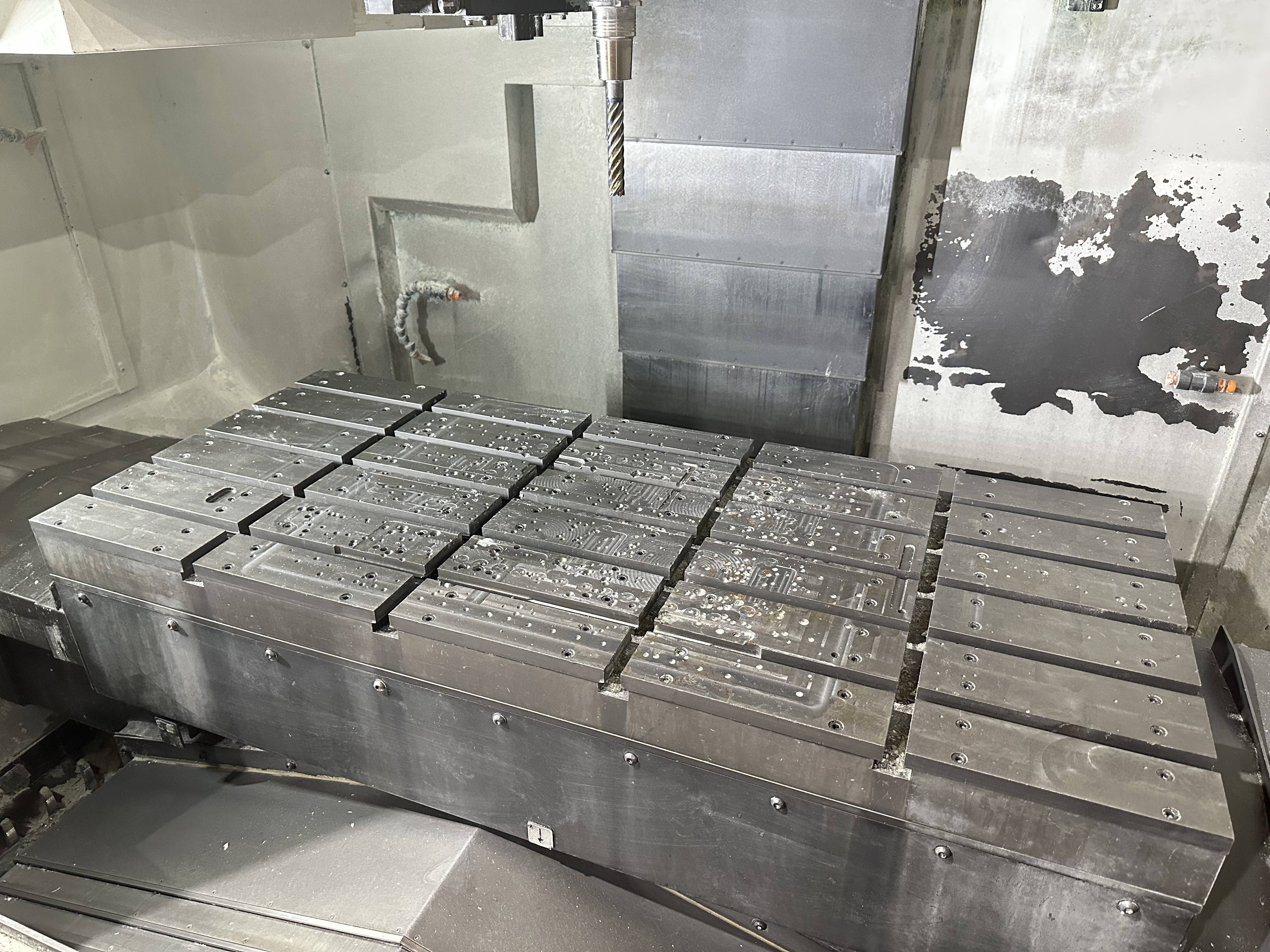 Mazak Vertical Centre Smart 530C CNC Vertical Machining Centre. (2015)