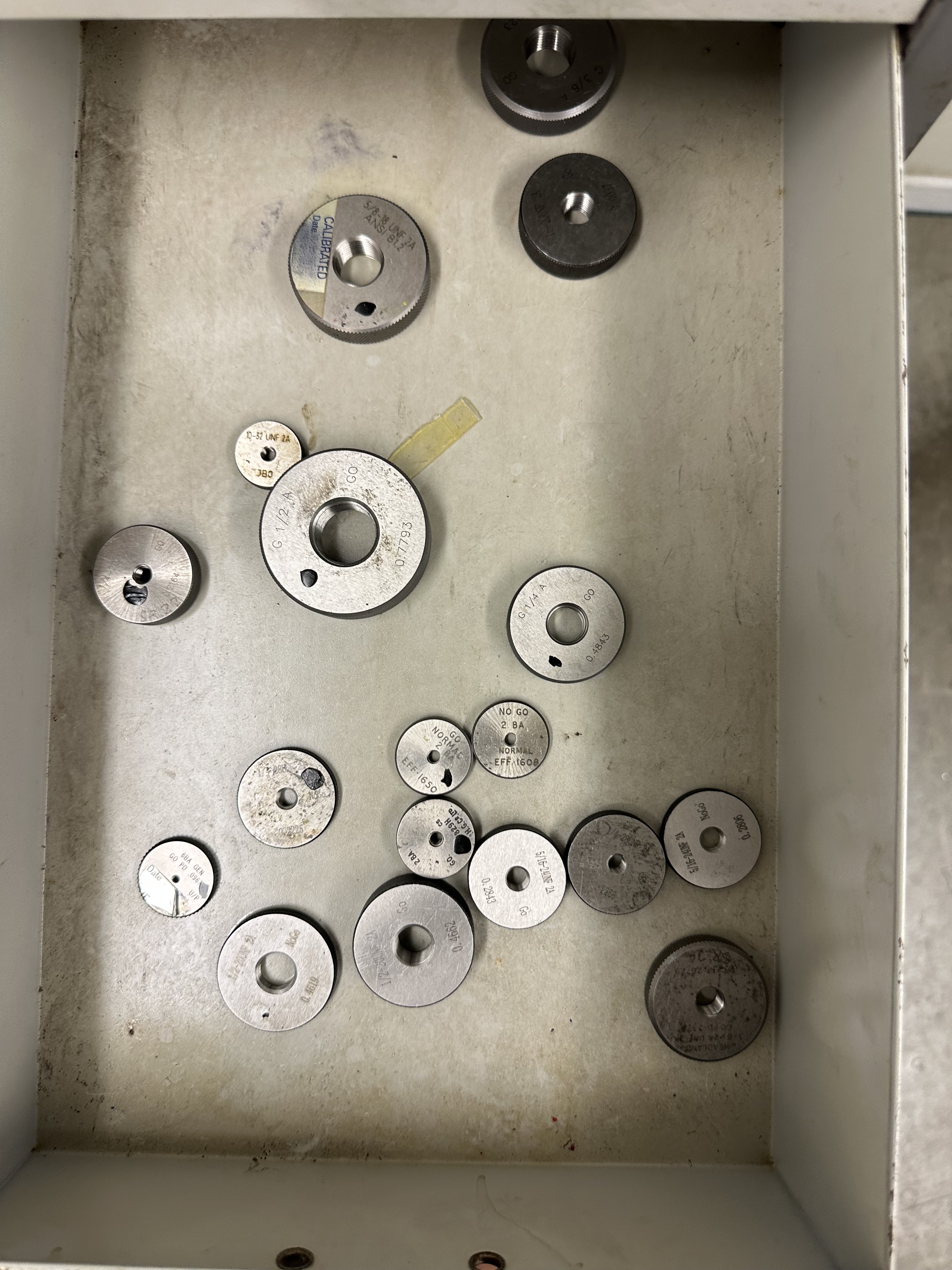9 Drawer Cabinet with Thread Gauges