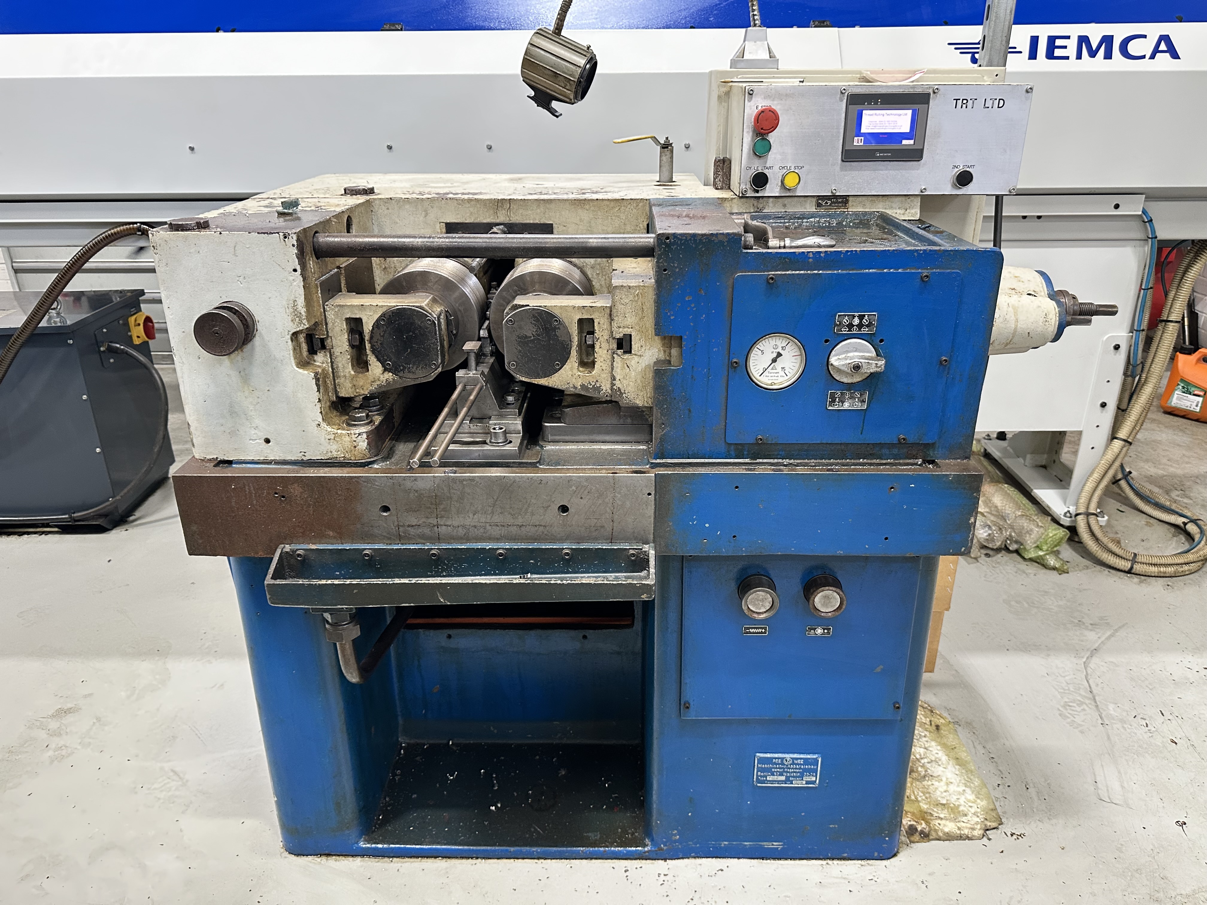 Pee Wee Pizu Cylindrical Cold Forming Thread Rolling Machine (1970)