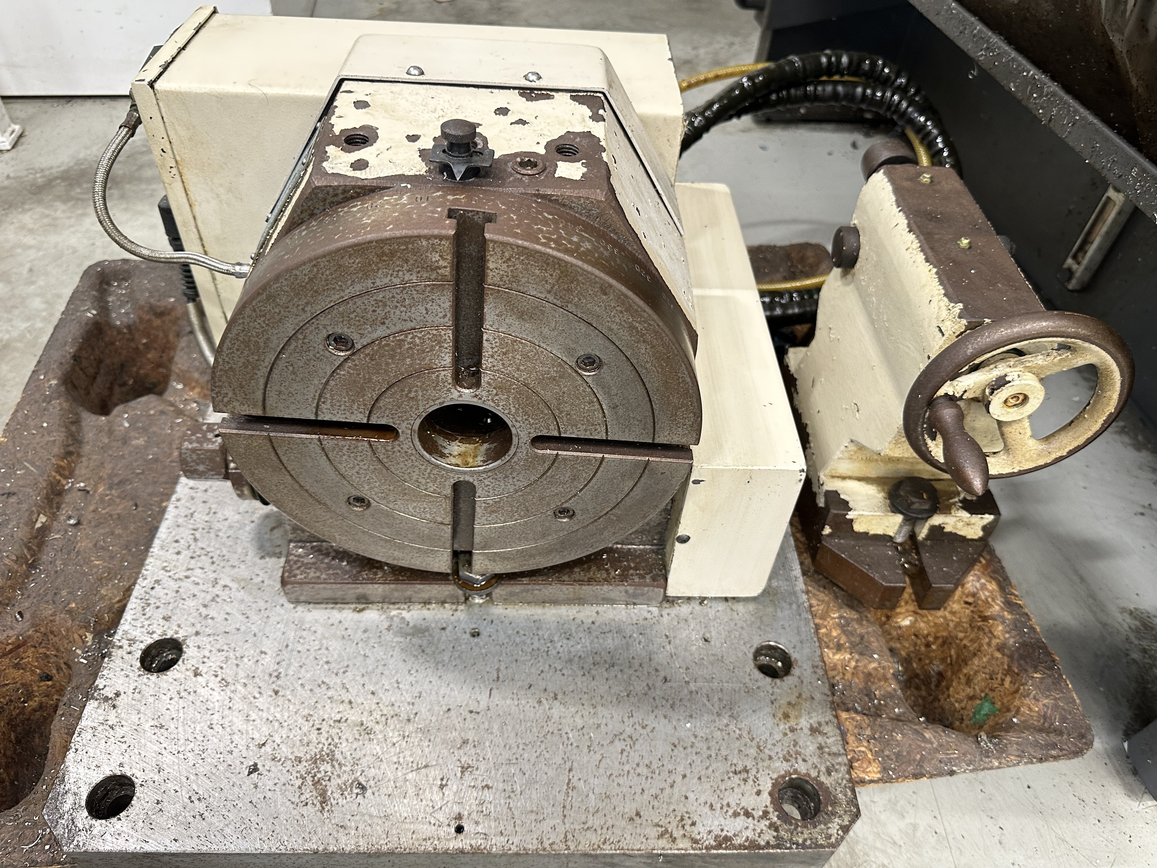 Cincinnati Milacron Arrow 750 CNC Vertical Milling Machine with Acramatic2100 Control