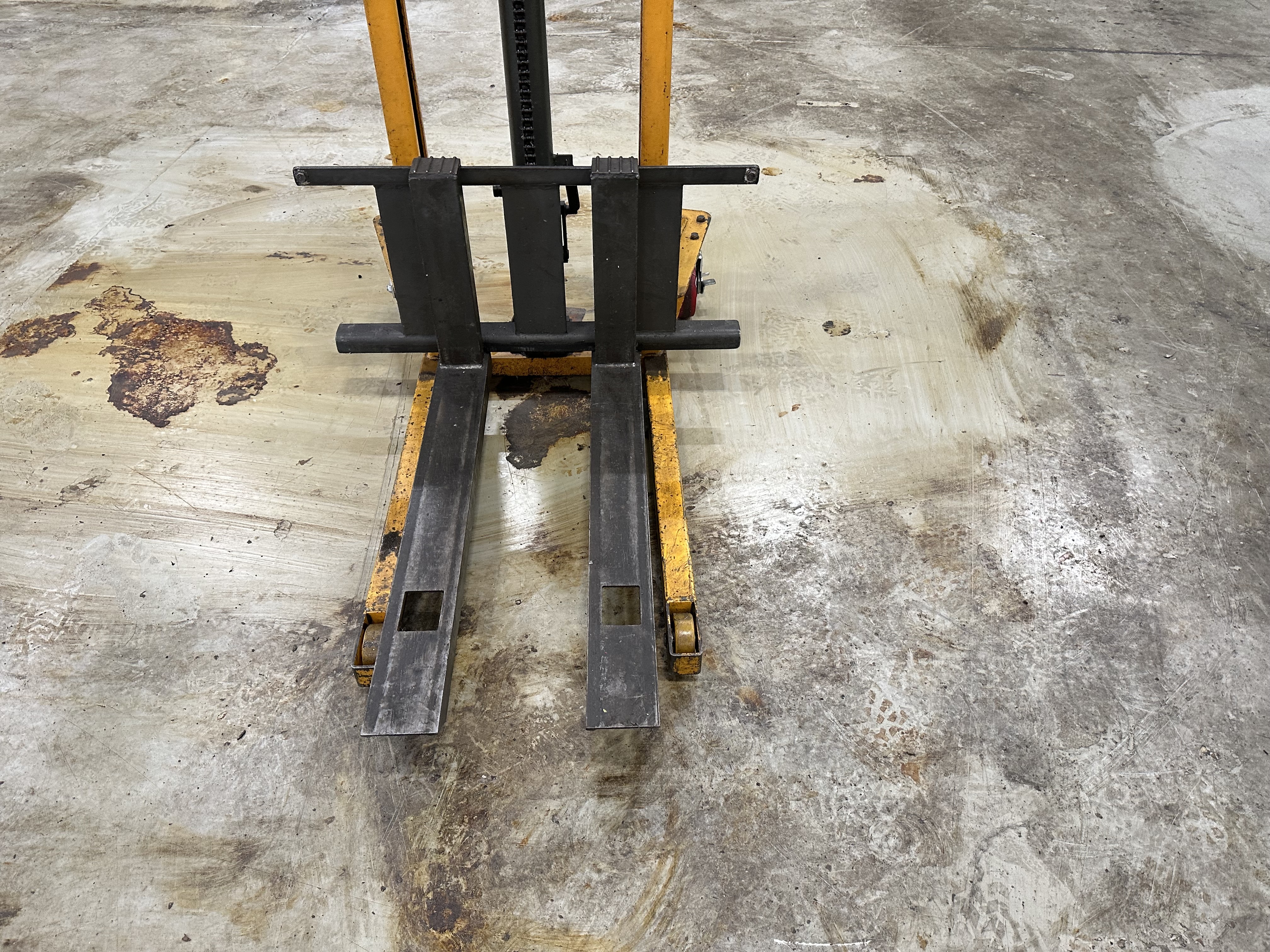 Robur M/500 Manual Pallet Stacker (2006)