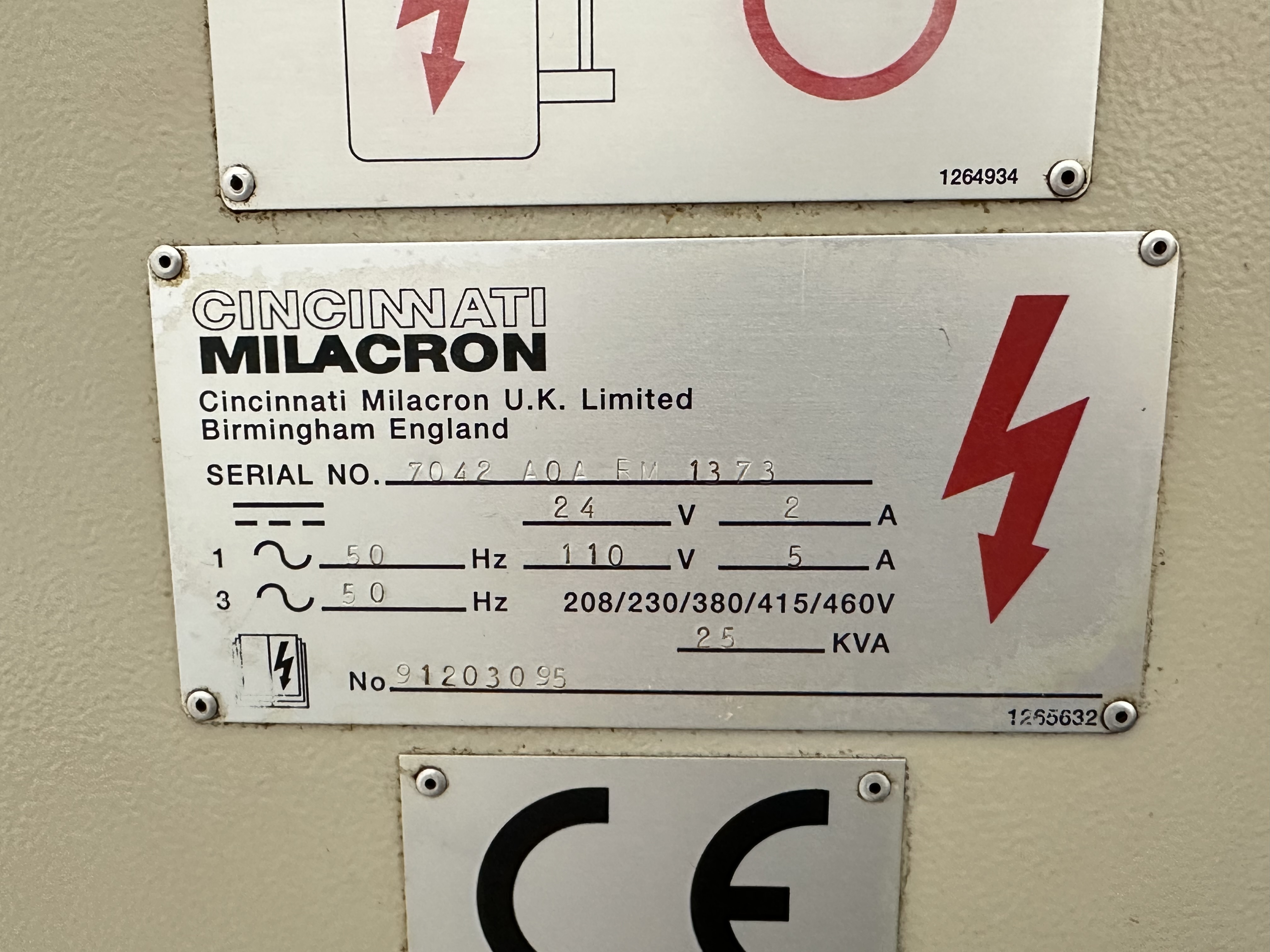 Cincinnati Milacron Arrow 500 CNC Vertical Mill with Acramatic 2100 Control