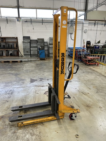 Robur M/500 Manual Pallet Stacker (2006)