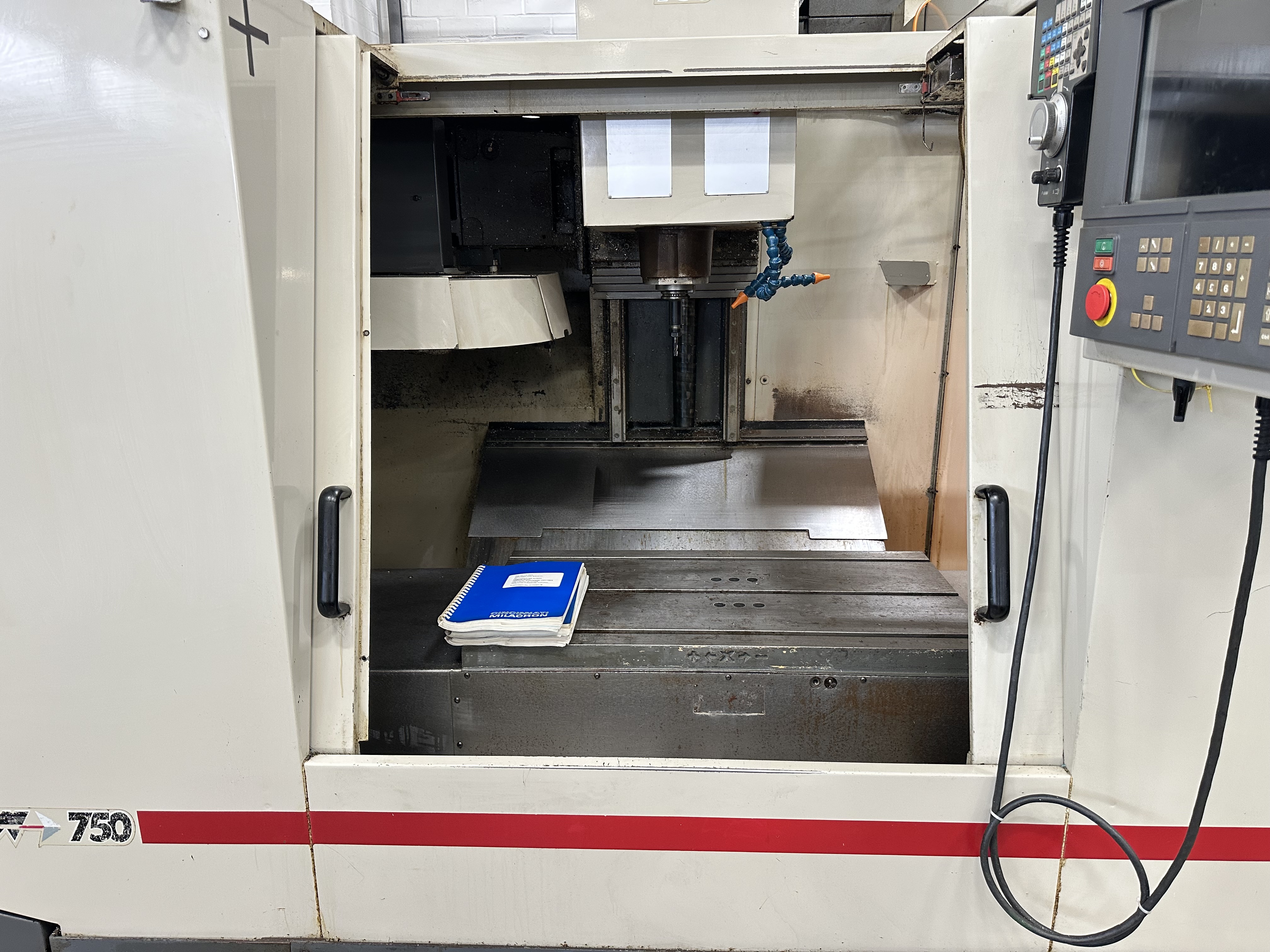 Cincinnati Milacron Arrow 750 CNC Vertical Milling Machine with Acramatic2100 Control