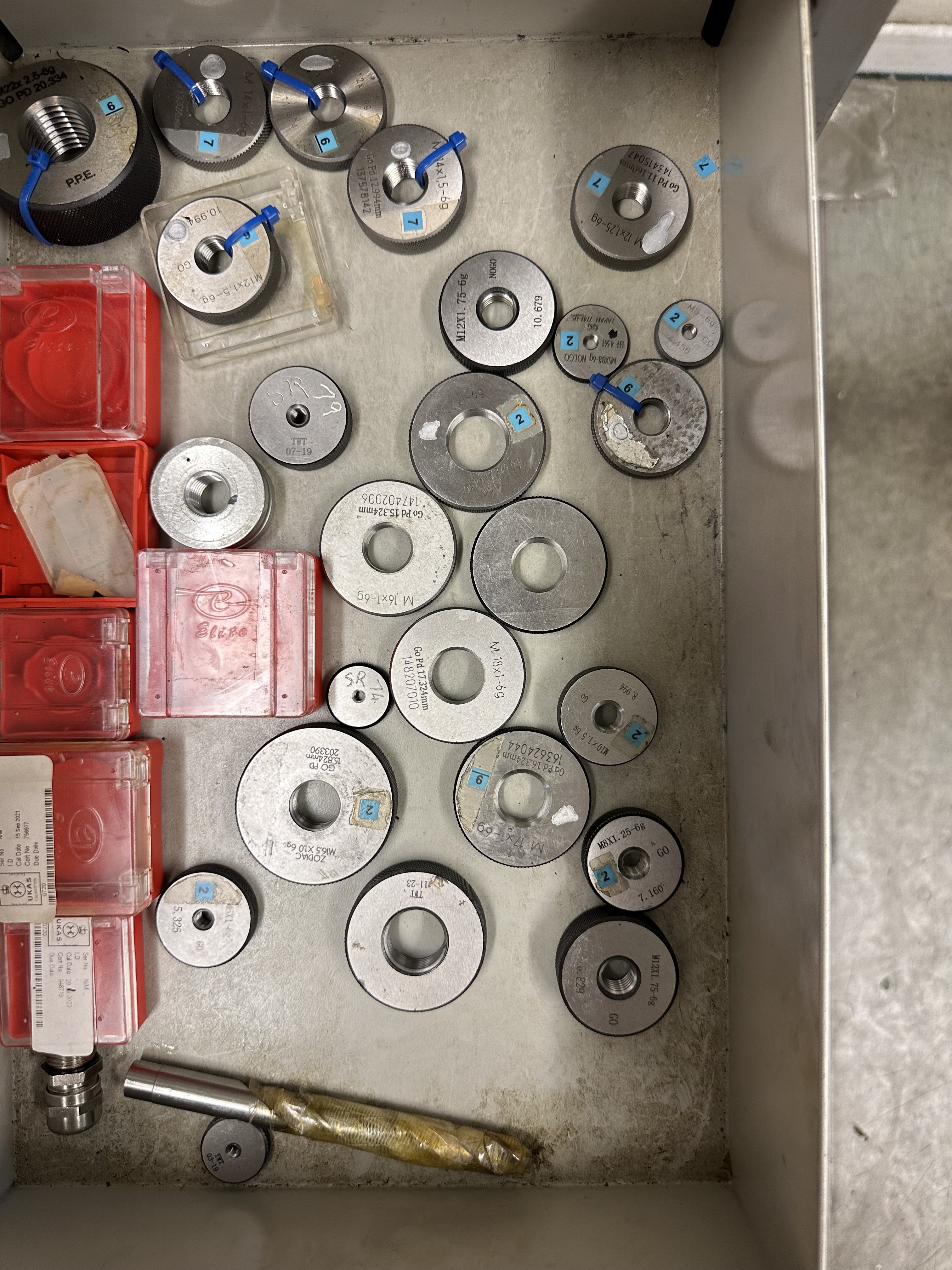 9 Drawer Cabinet with Thread Gauges
