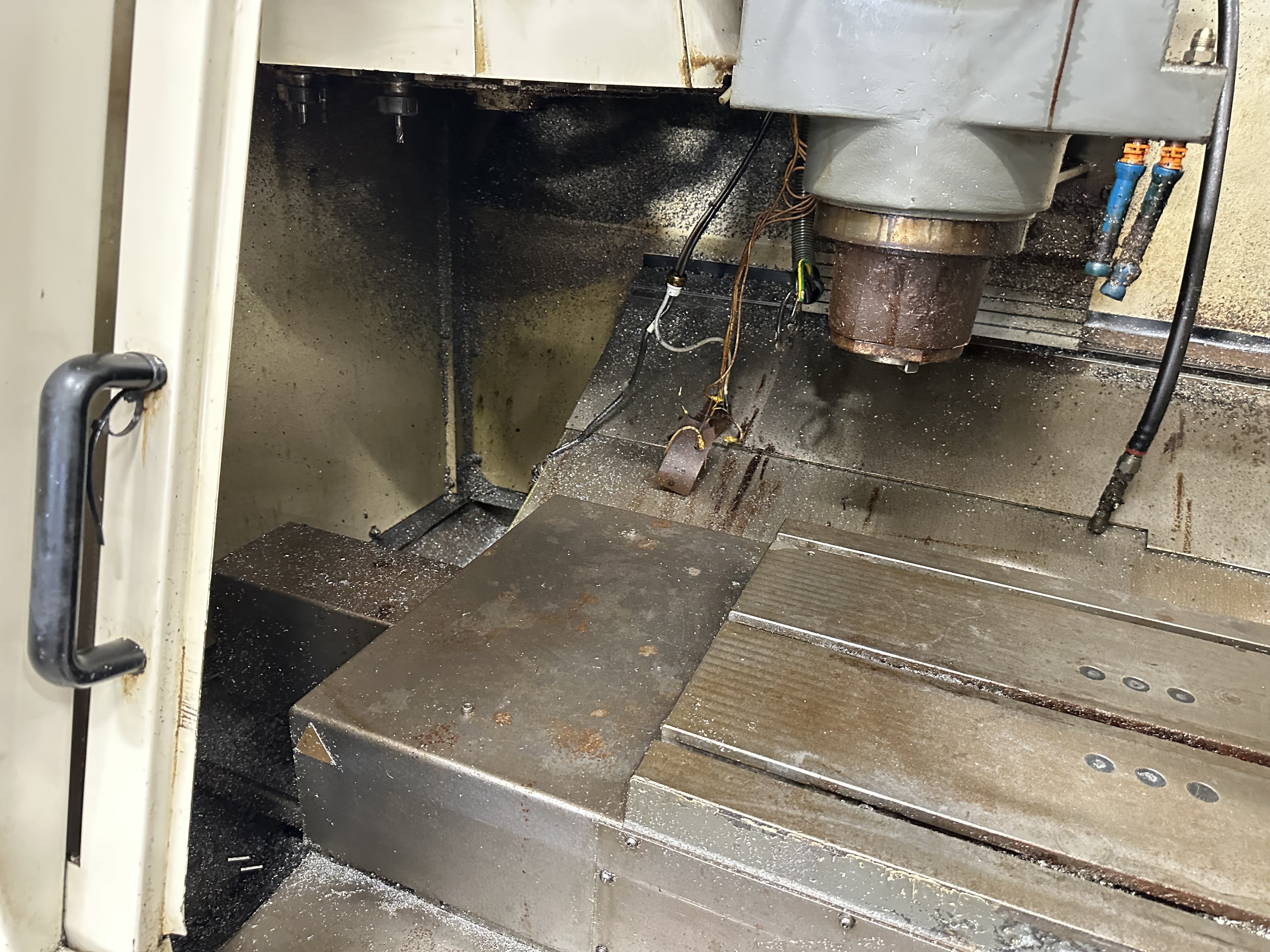 Cincinnati Milacron Arrow 500 CNC Vertical Mill with Acramatic 2100 Control