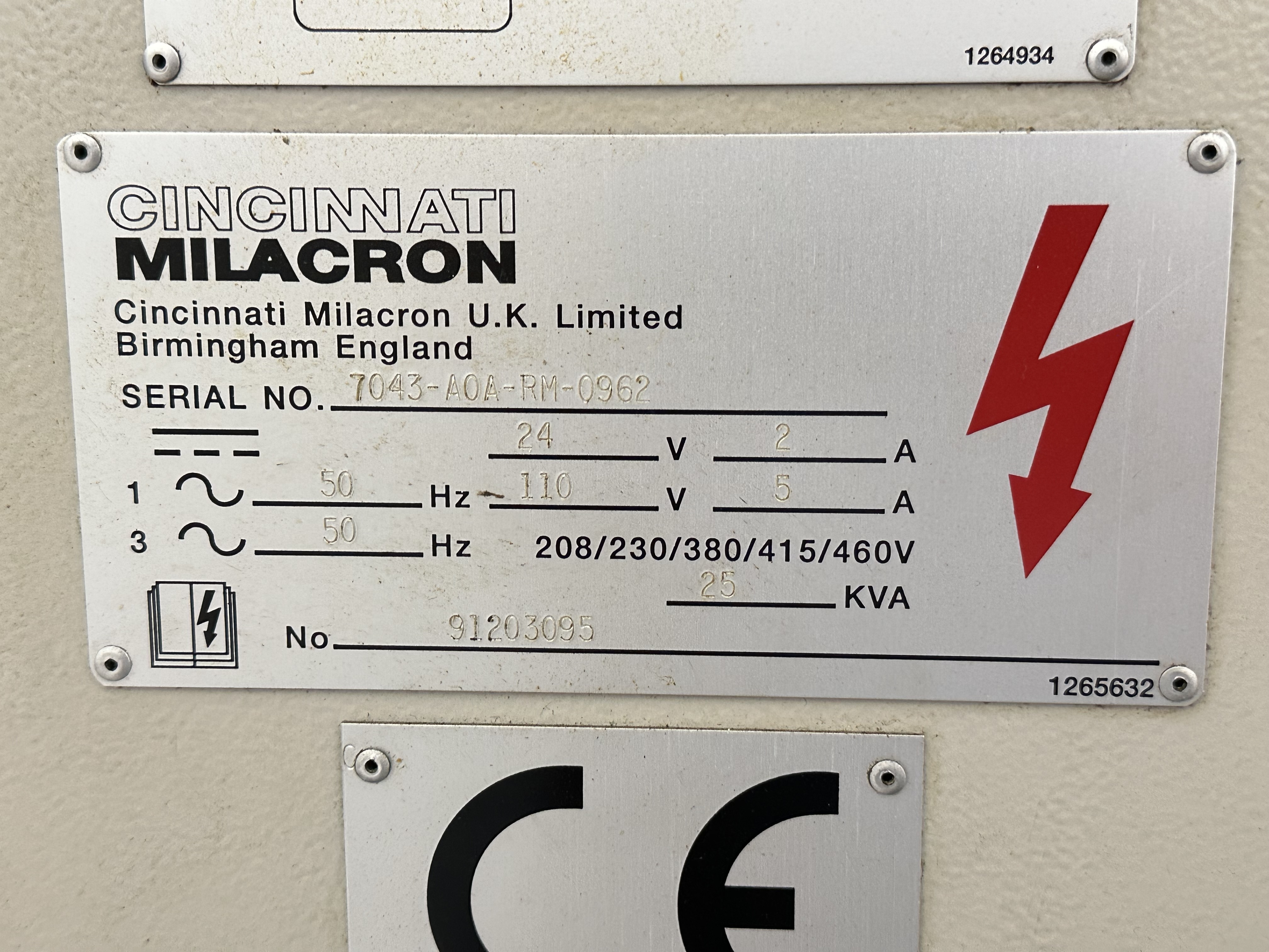 Cincinnati Milacron Arrow 750 CNC Vertical Milling Machine with Acramatic2100 Control