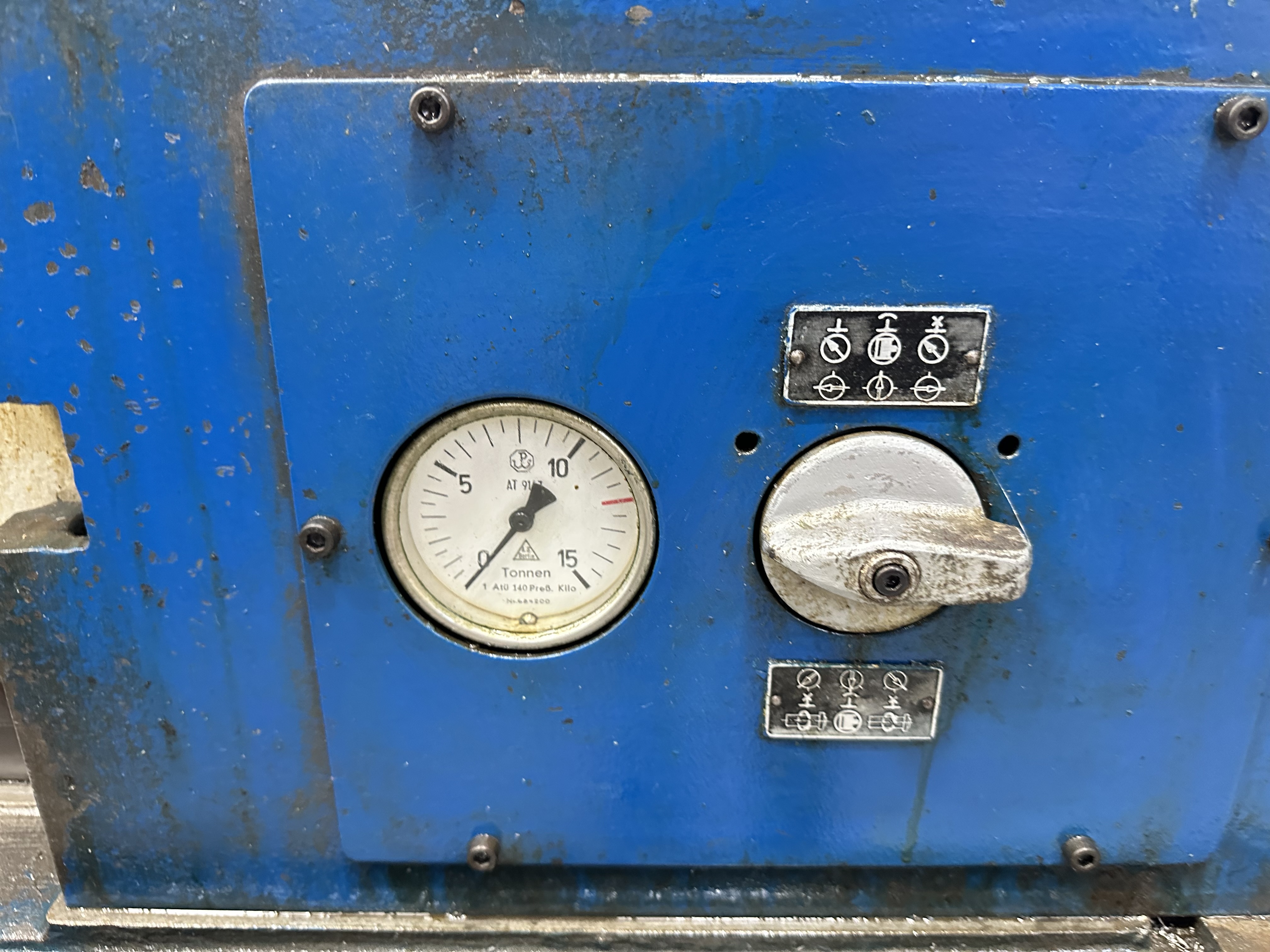 Pee Wee Pizu Cylindrical Cold Forming Thread Rolling Machine (1970)