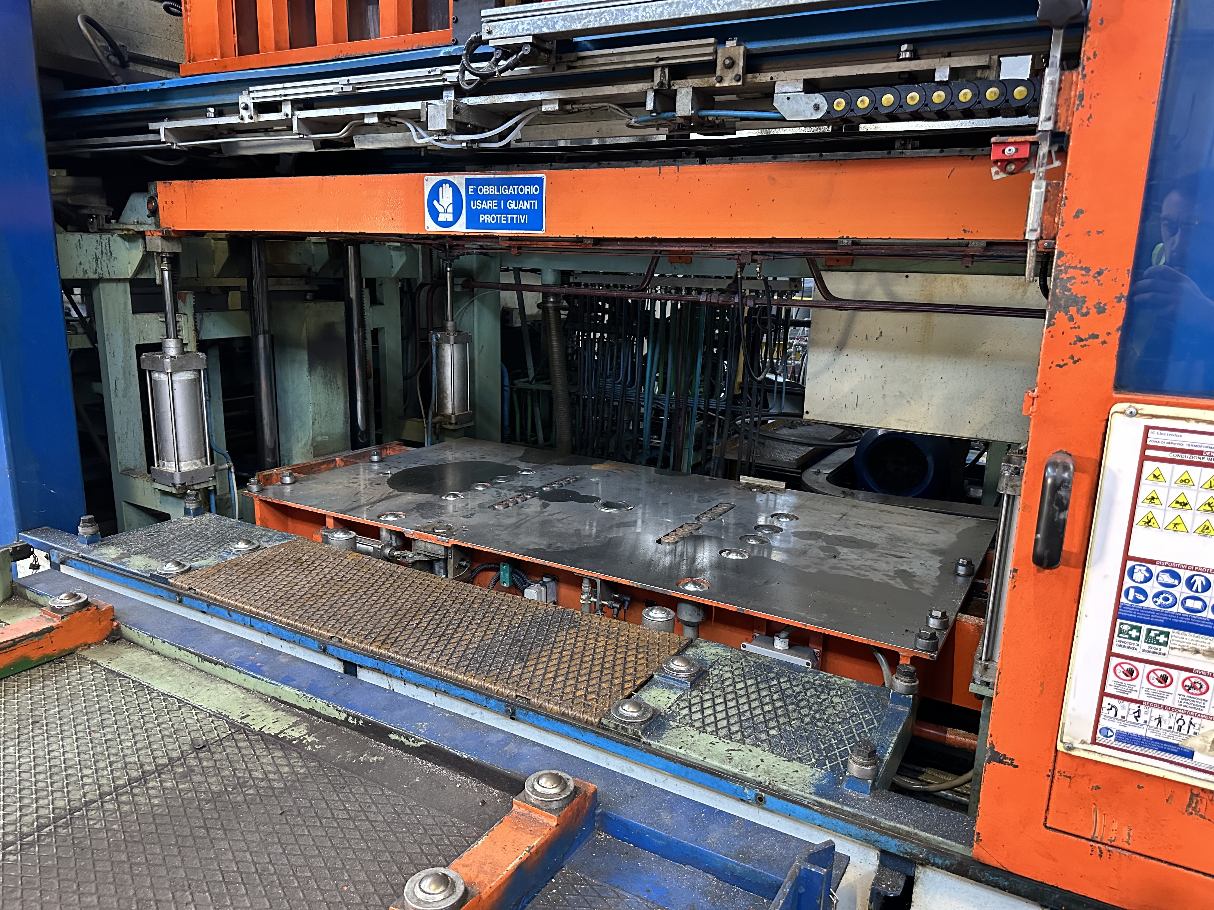 COMI SL2000 x 900 x 550mm Thermoforming Machine (1995)
