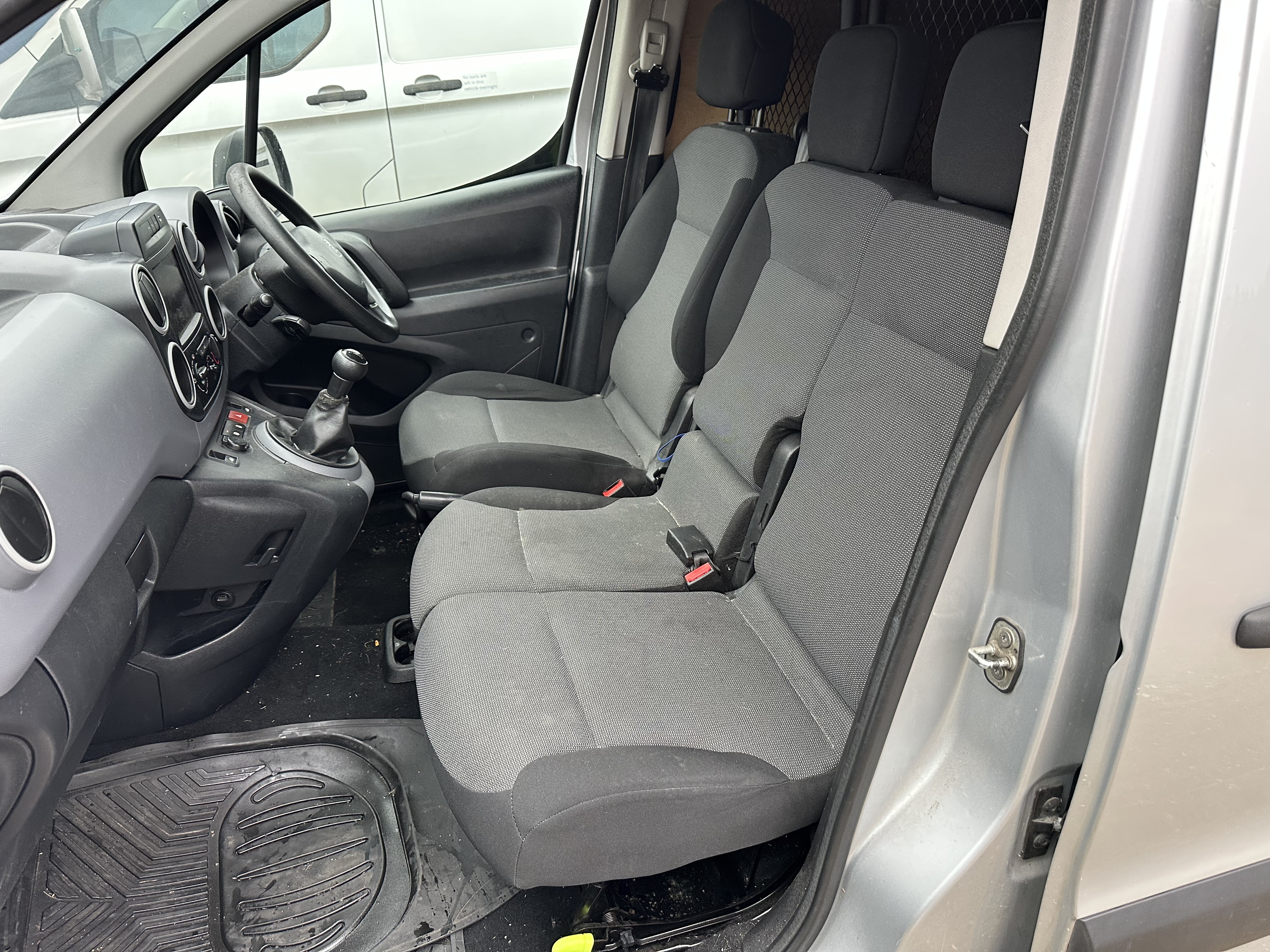 Peugeot Partner Professional L1 Blue HDI panel van Registration no: YX18 KKD
