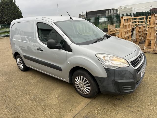 Peugeot Partner Professional L1 Blue HDI panel van Registration no: YX18 KKD