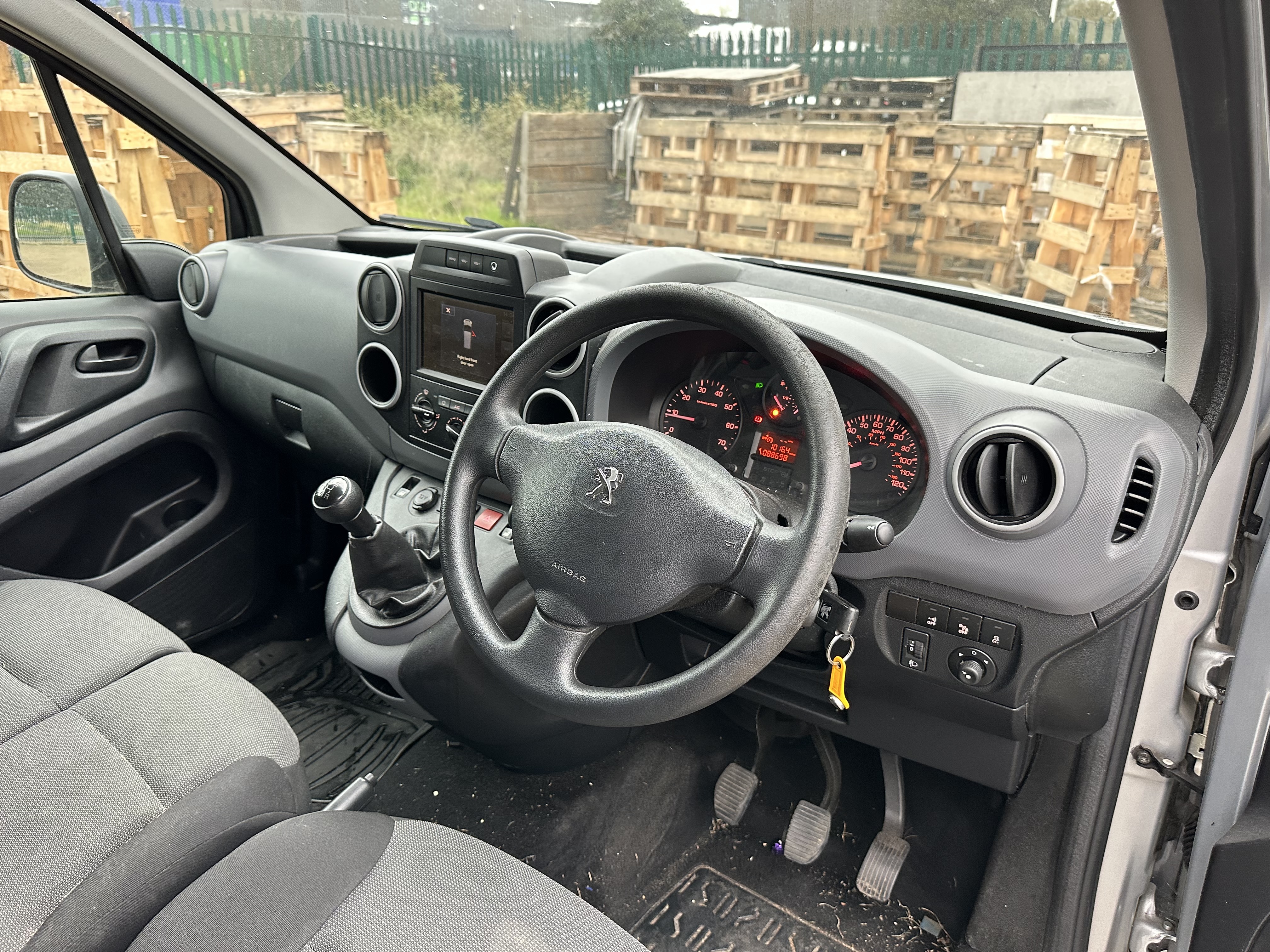 Peugeot Partner Professional L1 Blue HDI panel van Registration no: YX18 KKD