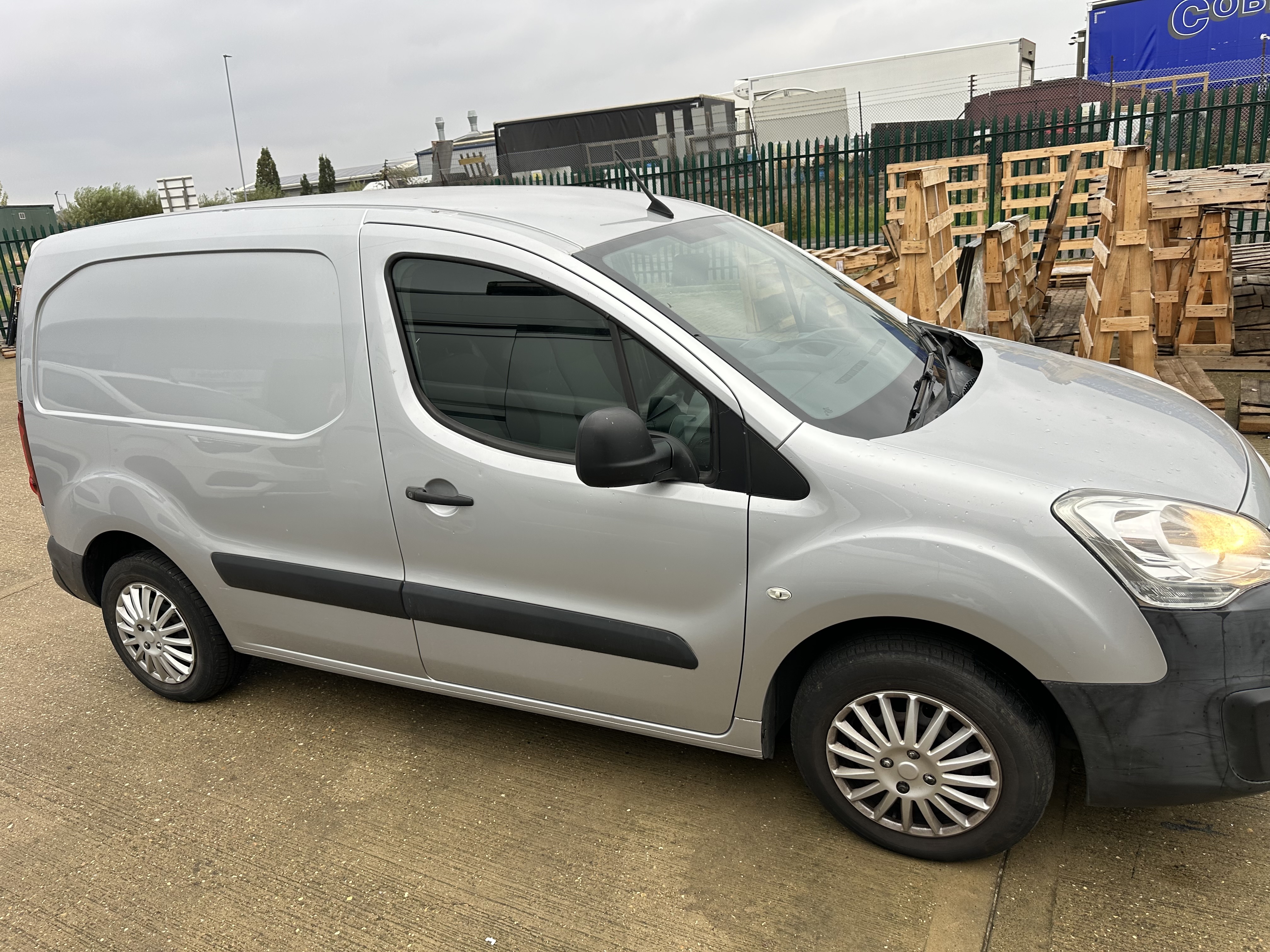 Peugeot Partner Professional L1 Blue HDI panel van Registration no: YX18 KKD