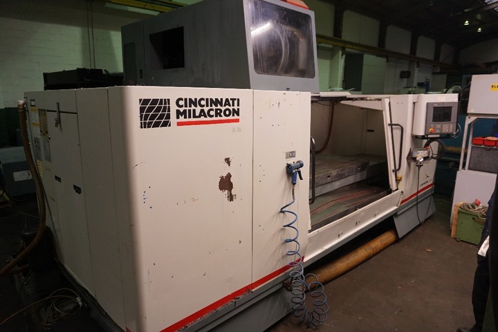 Cincinnati Lancer 2000 Vertical Machining Centre with Accramatic A2100 Control